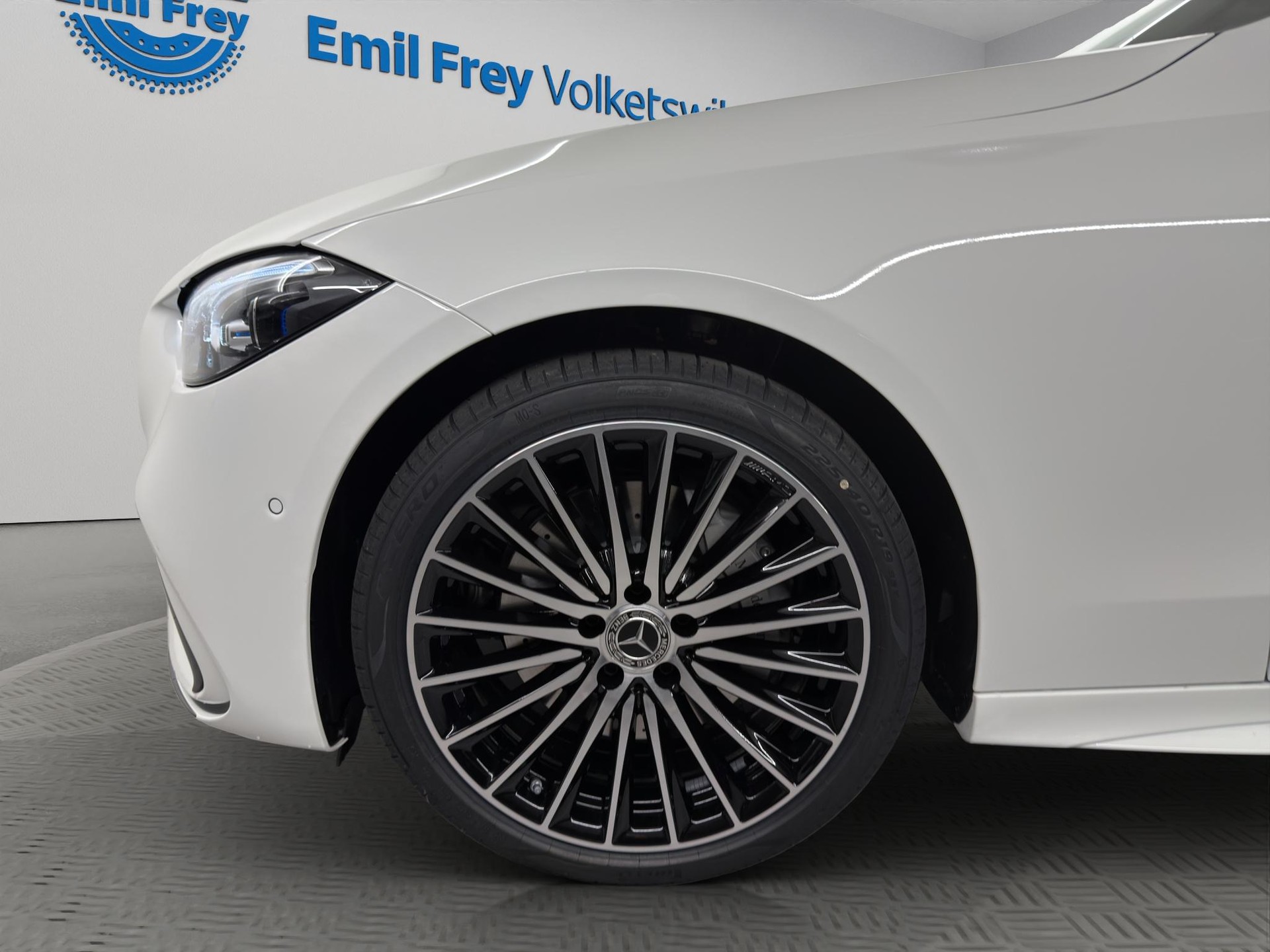 MERCEDES-BENZ C 220 d AMG Line 4matic Kombi-showroom-element-3