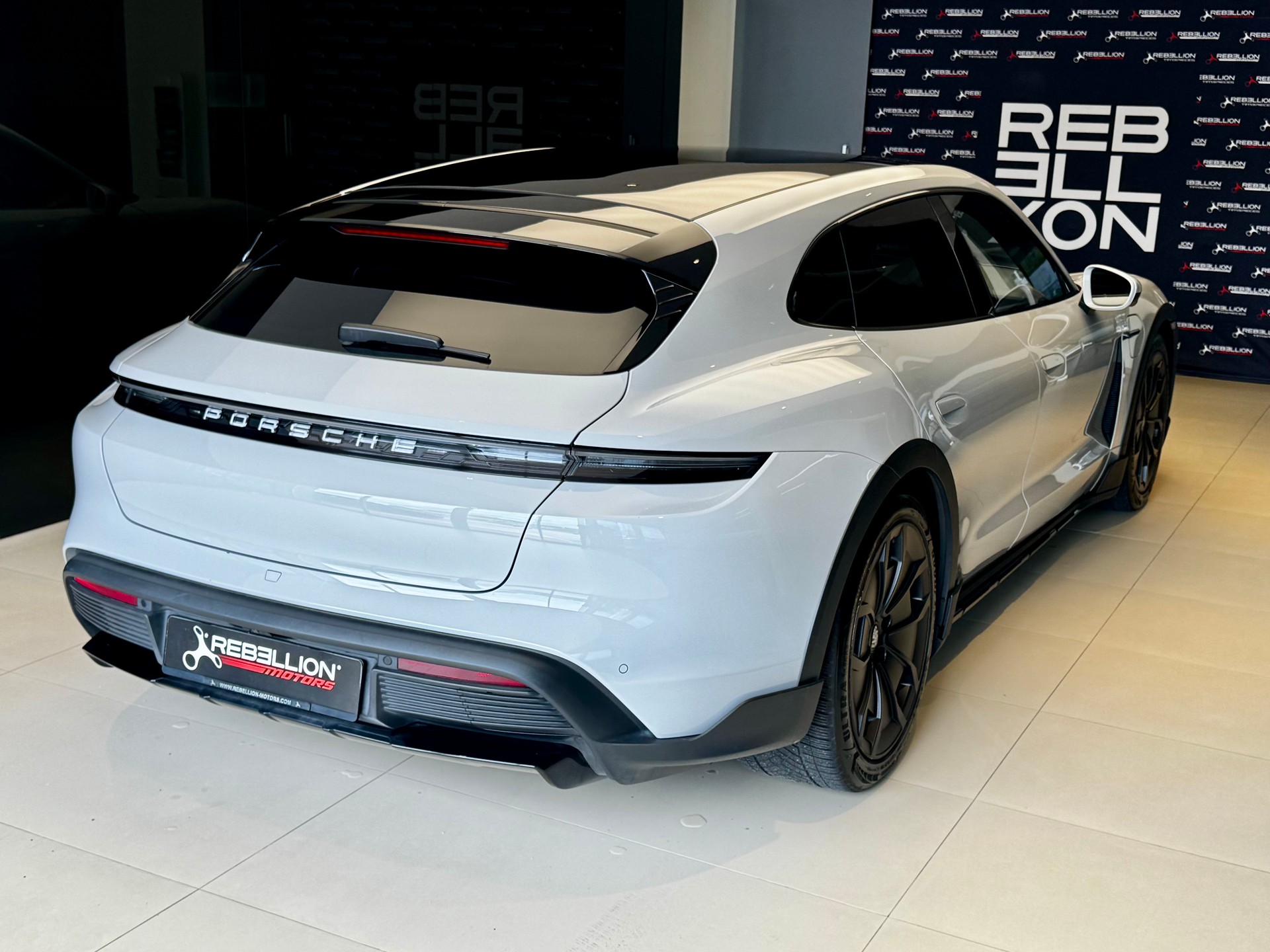PORSCHE Taycan 4S Cross Turismo-image-6