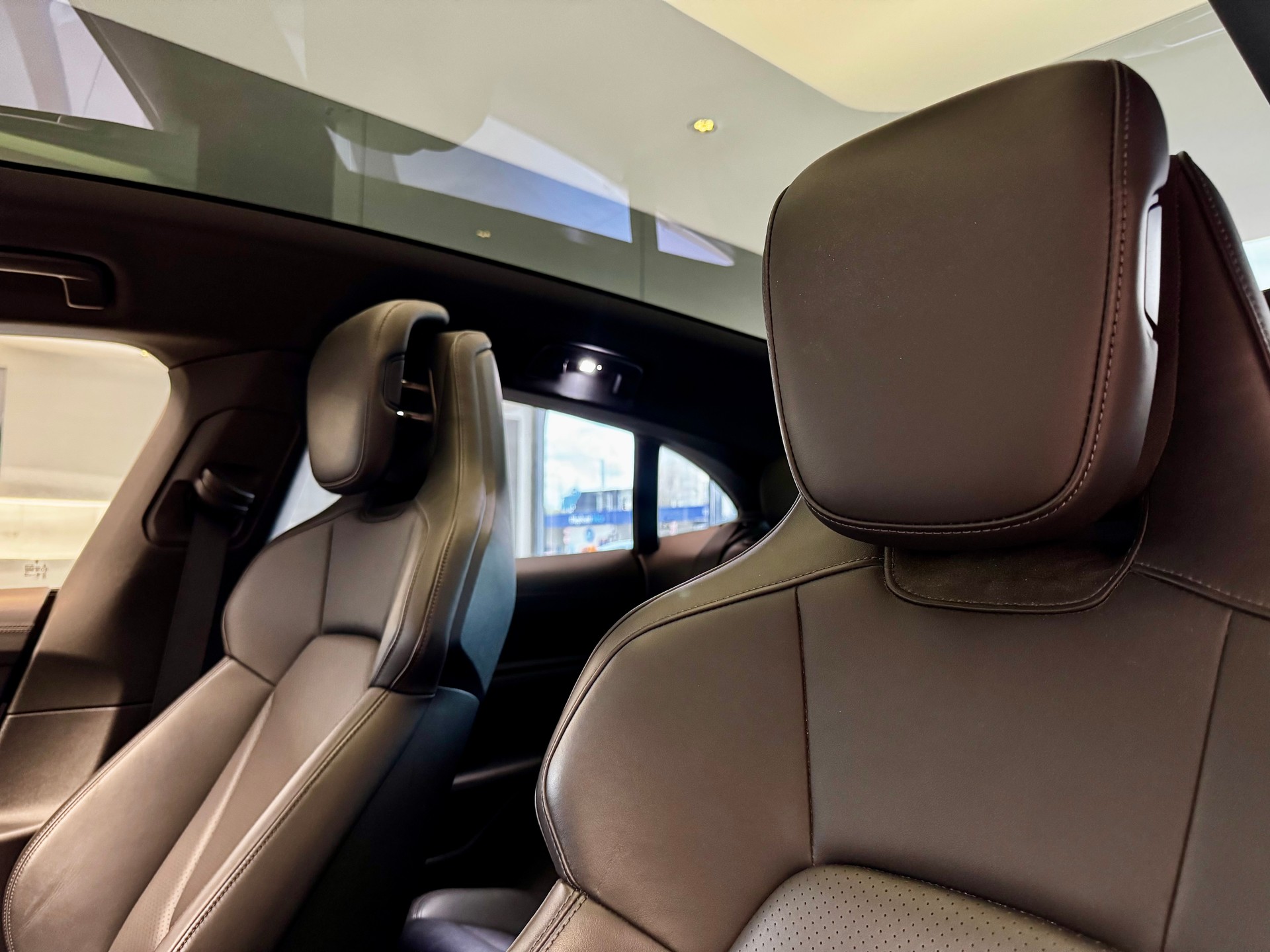 PORSCHE Taycan 4S Cross Turismo-image-10