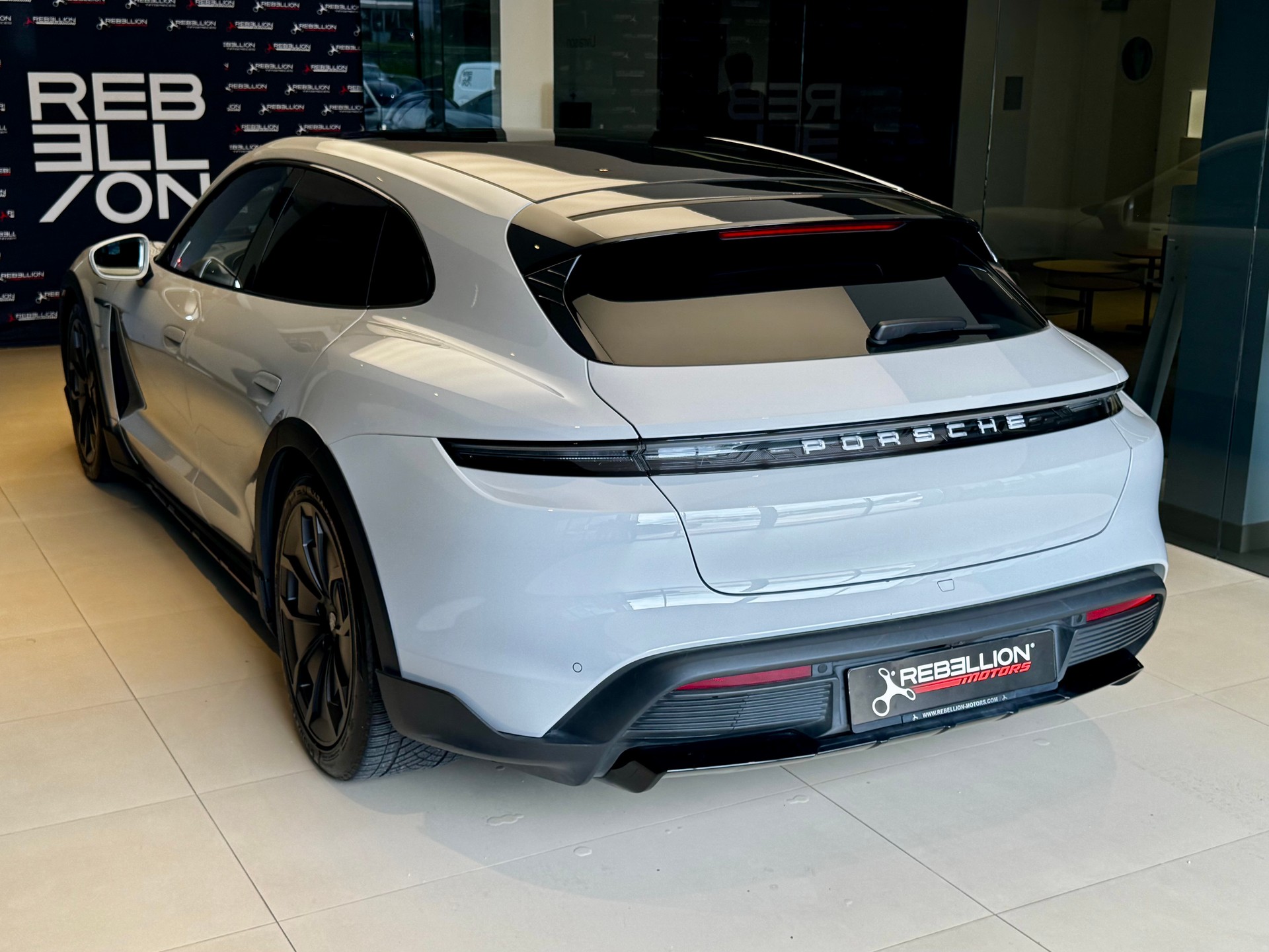 PORSCHE Taycan 4S Cross Turismo-image-7