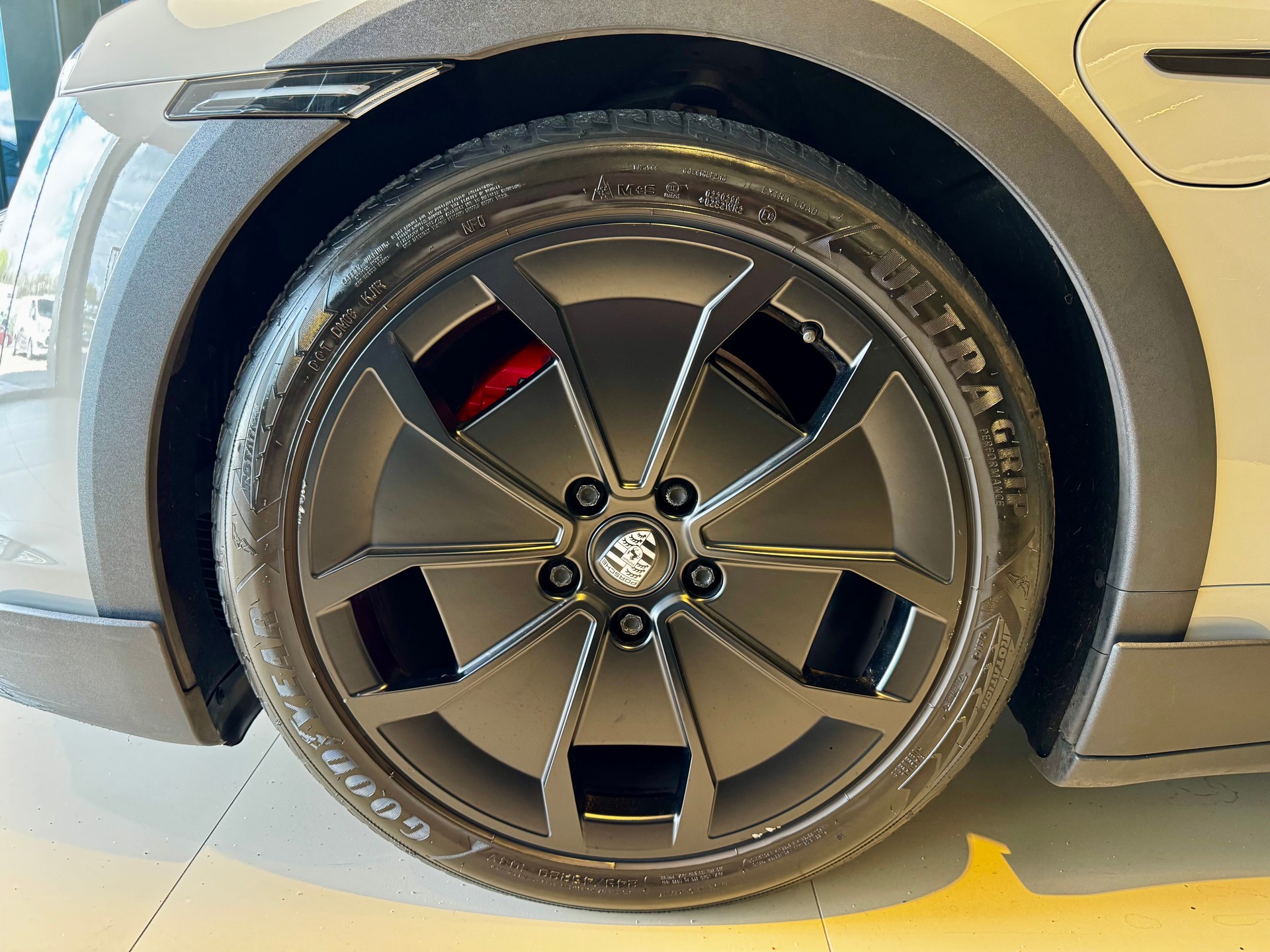 PORSCHE Taycan 4S Cross Turismo-image-17