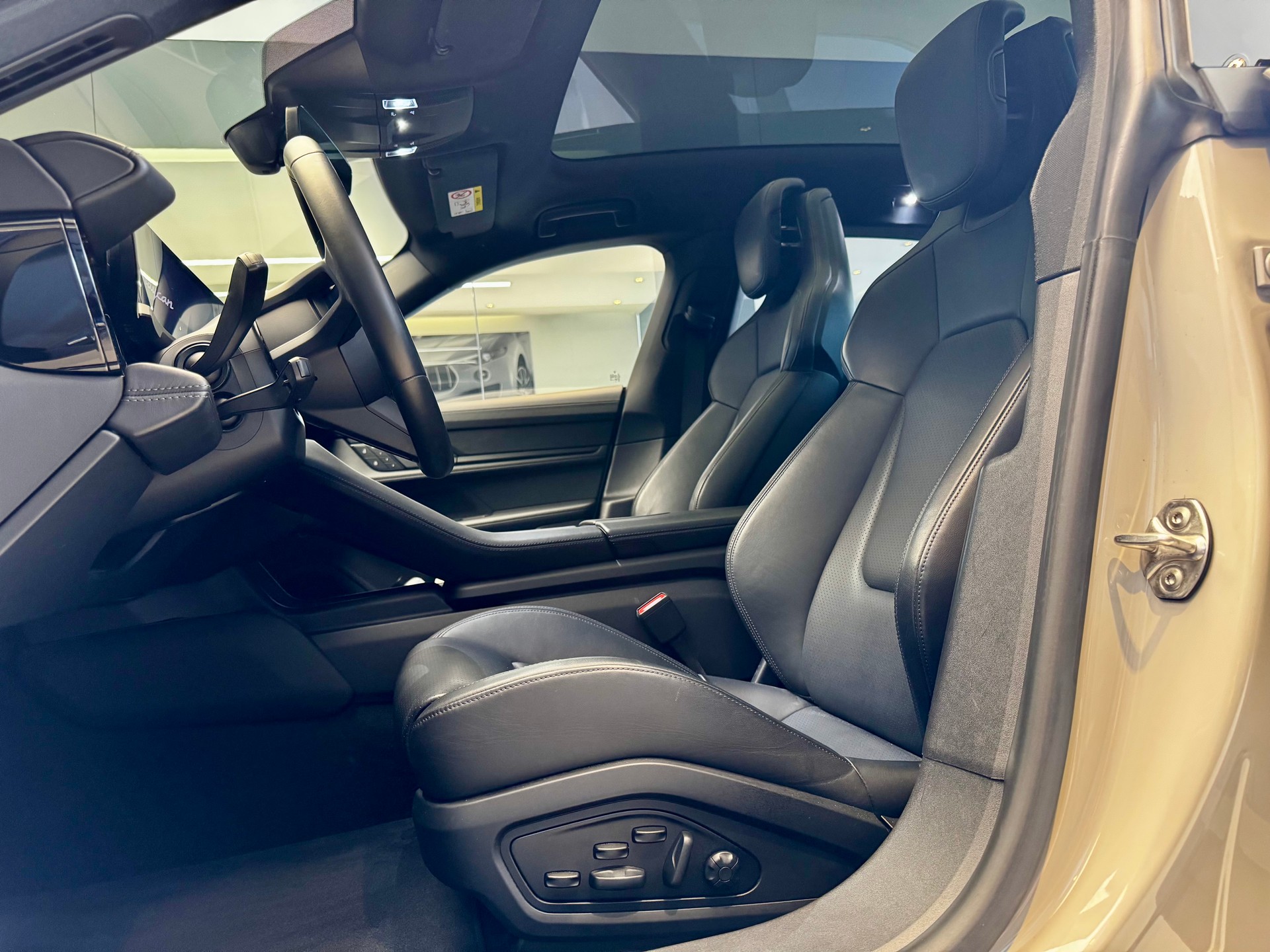 PORSCHE Taycan 4S Cross Turismo-image-9