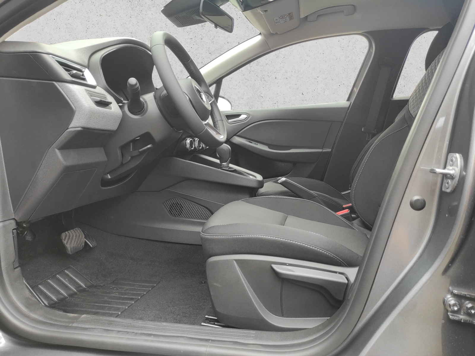 MITSUBISHI Colt 1.6 HEV Invite+-image-8