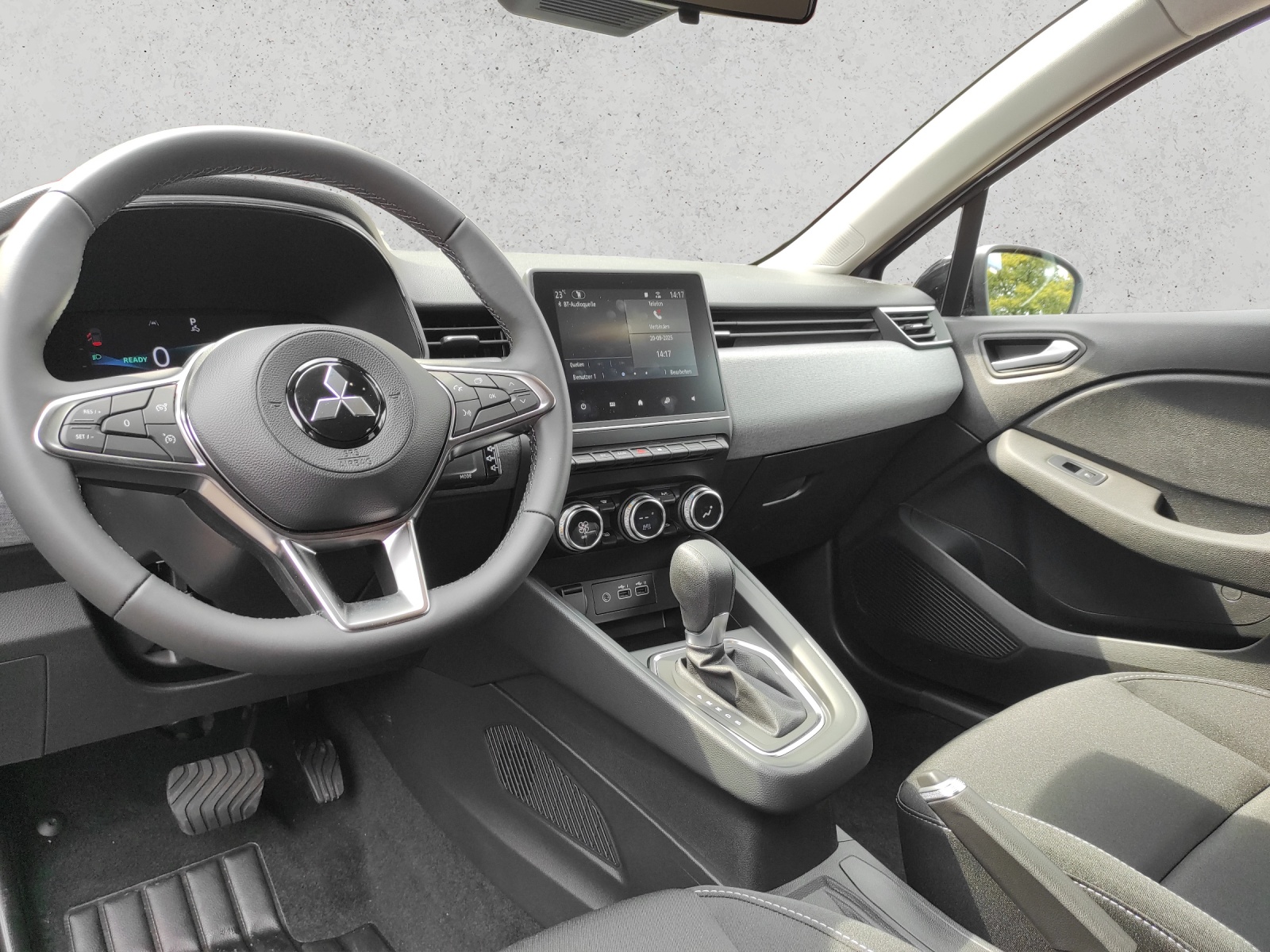 MITSUBISHI Colt 1.6 HEV Invite+-image-14