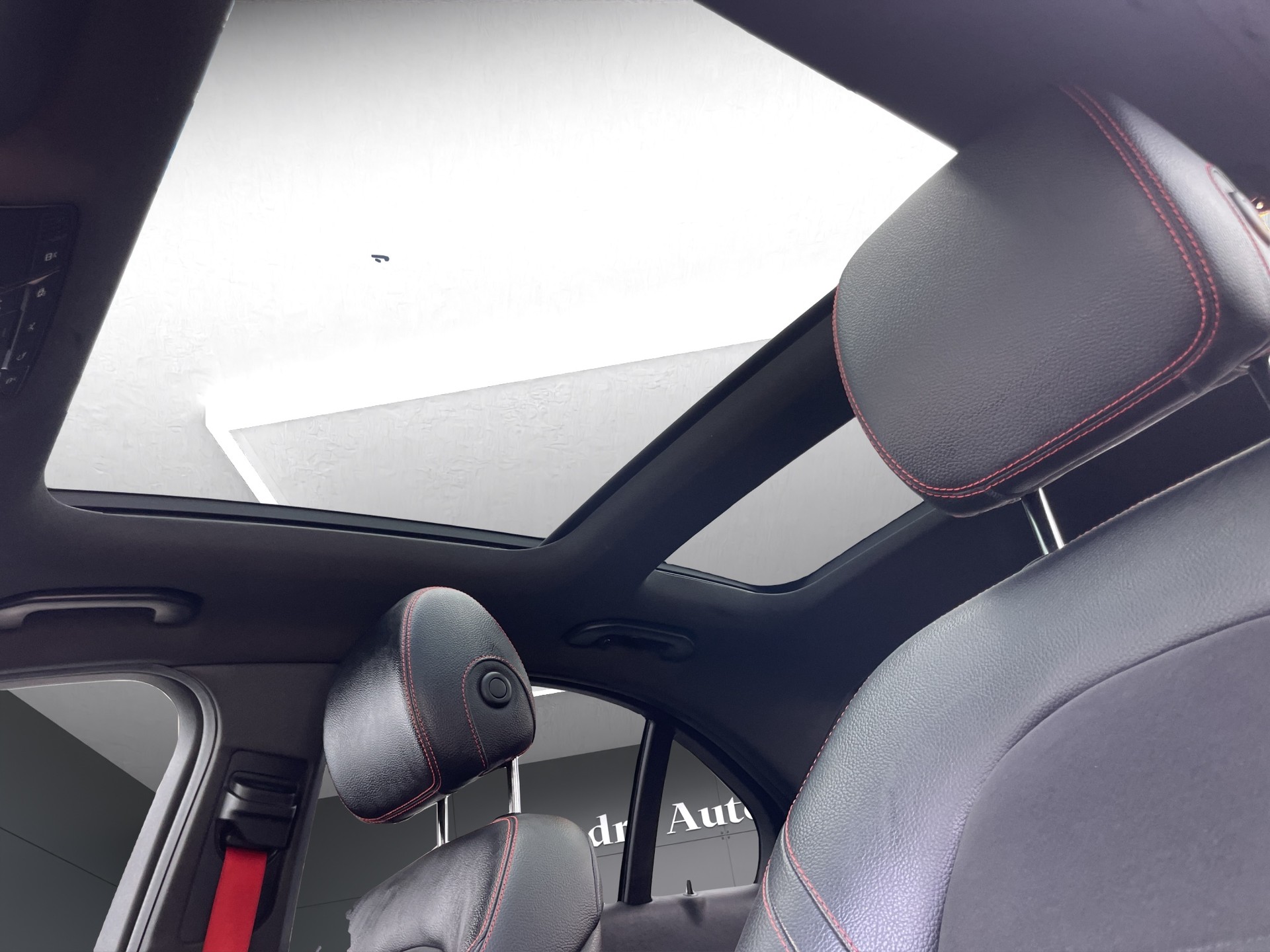 MERCEDES-BENZ C 43 AMG 4Matic 9G-Tronic-image-12