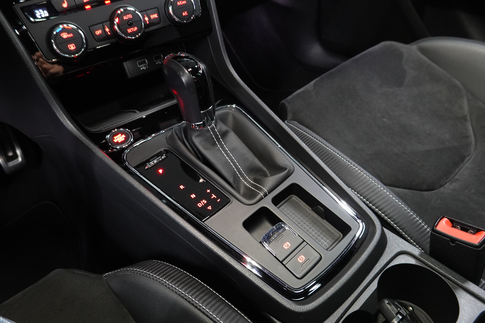 SEAT LEON ST 2.0 TSI CUPRA 300 4 DRIVE DSG TOP CH-FZ-image-29