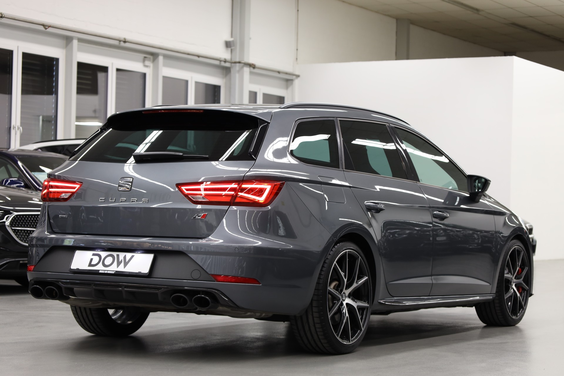SEAT Leon ST 2.0 TSI 370 Cupra 4Drive DSG-image-6