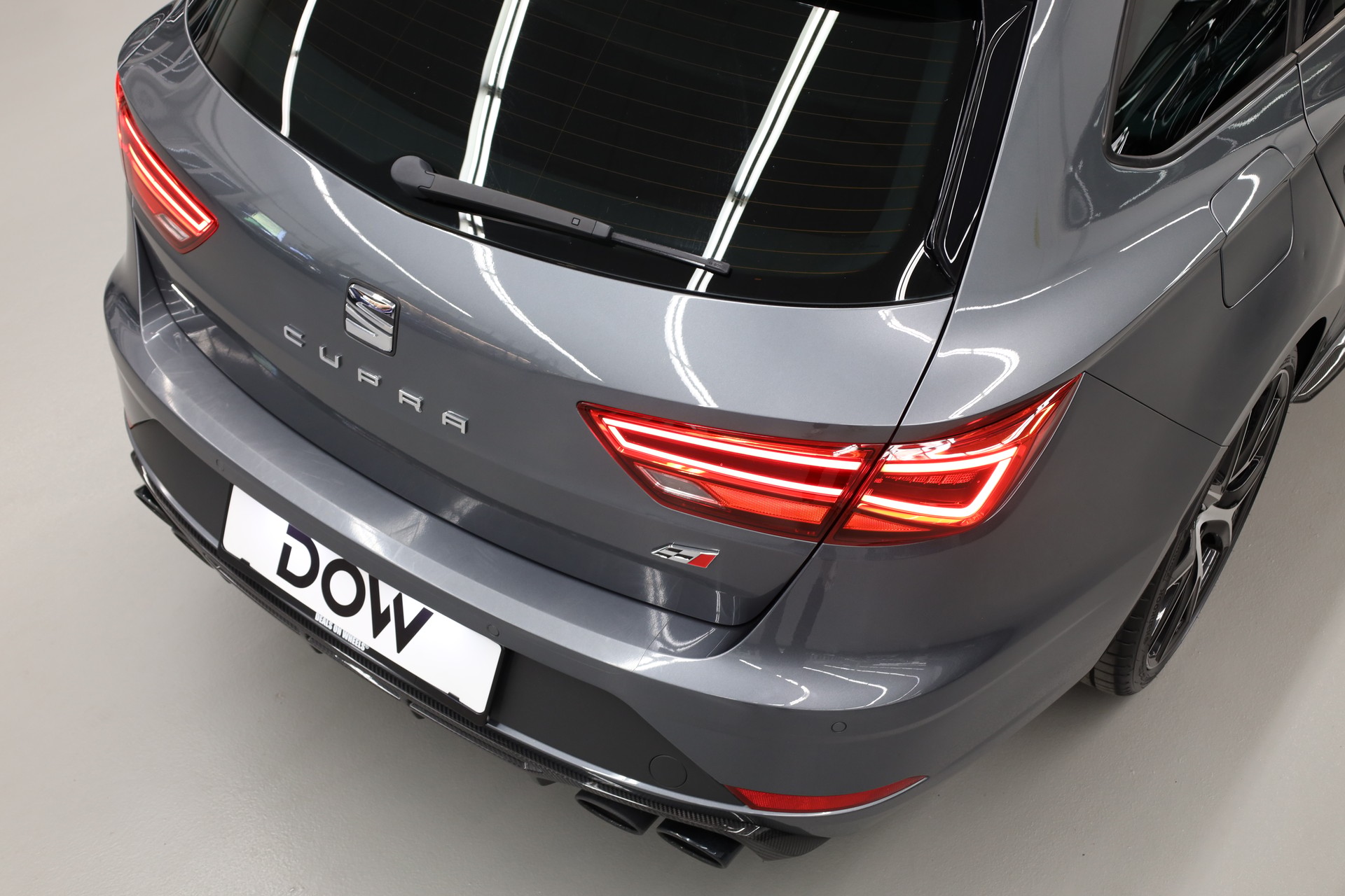 SEAT Leon ST 2.0 TSI 370 Cupra 4Drive DSG-image-8