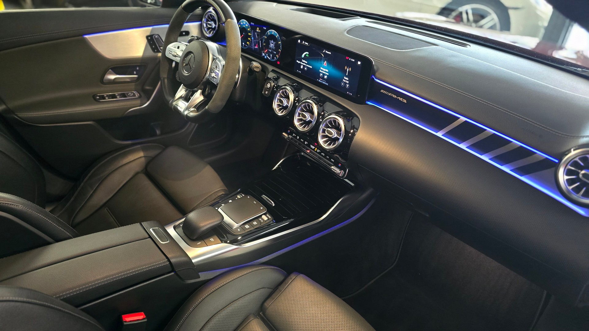 MERCEDES-BENZ CLA Shooting Brake 45 S AMG Performance Aero Paket 4Matic+ 8G-DCT-image-23