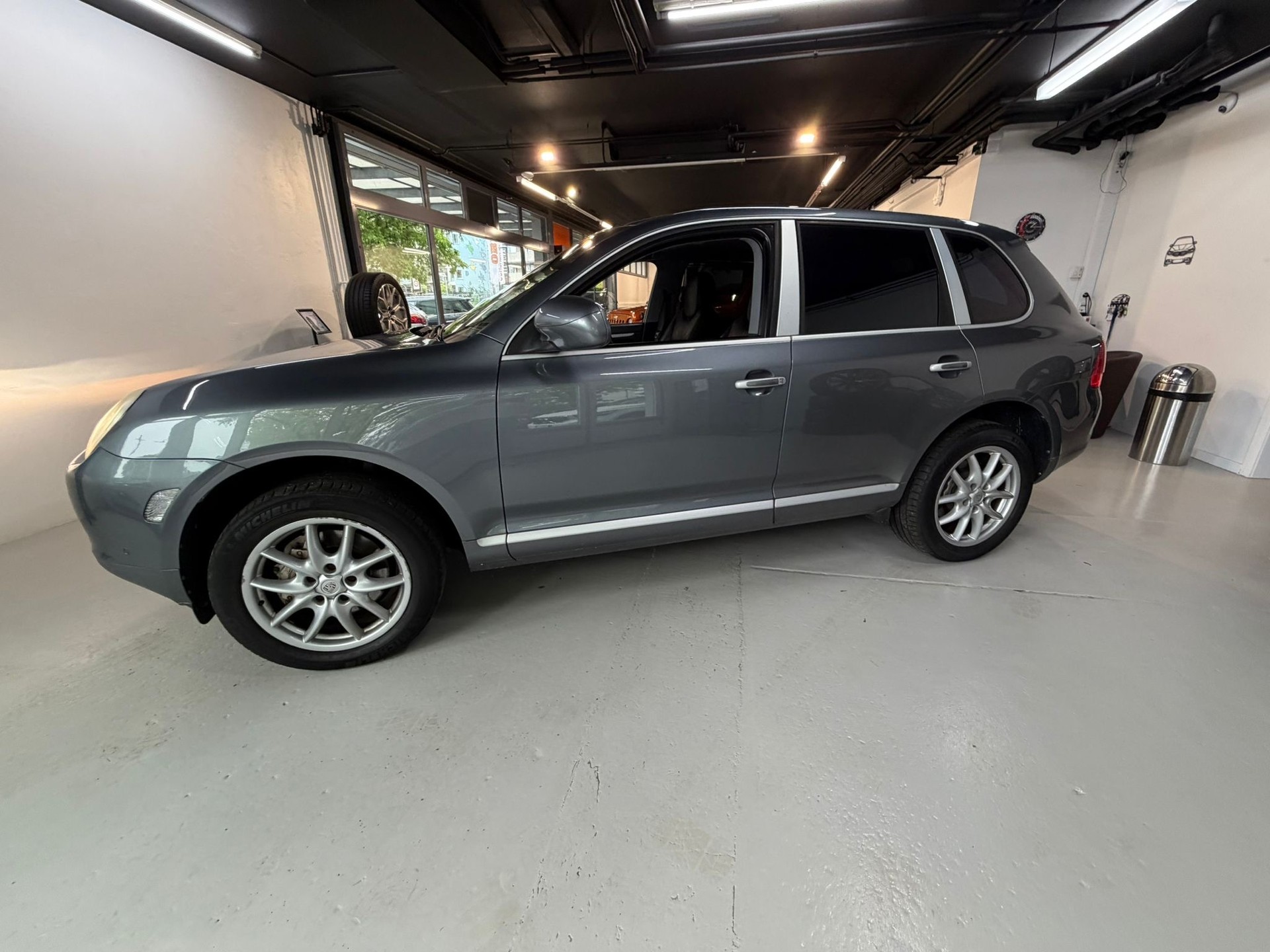 PORSCHE Cayenne S-showroom-element-3