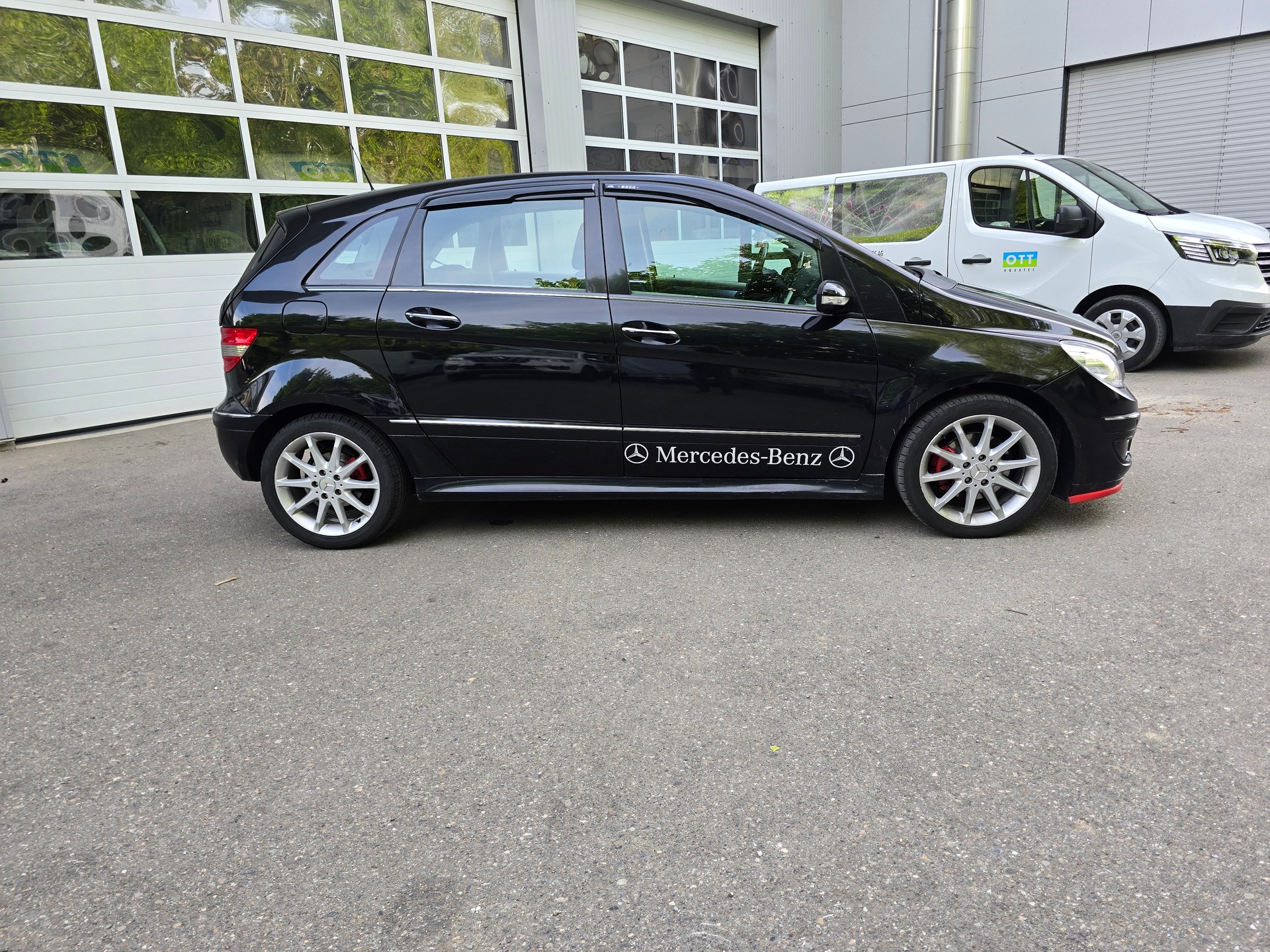 MERCEDES-BENZ B 200 CDI-image-3