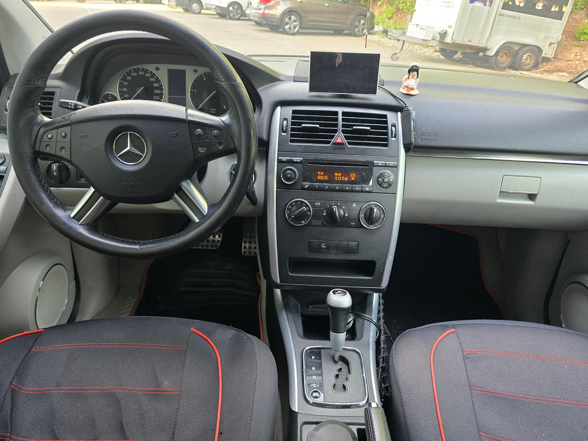 MERCEDES-BENZ B 200 CDI-image-9