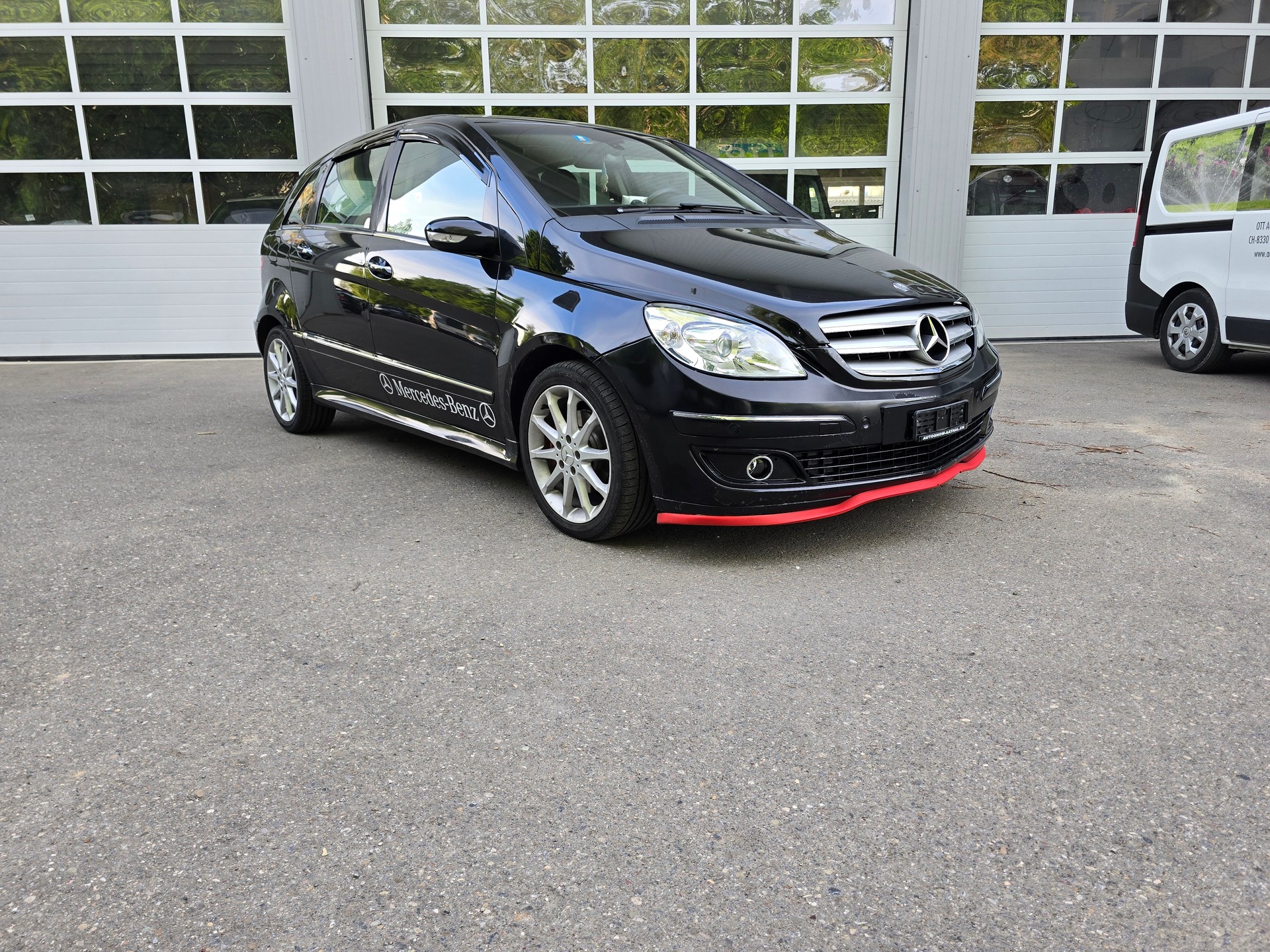 MERCEDES-BENZ B 200 CDI-image-2