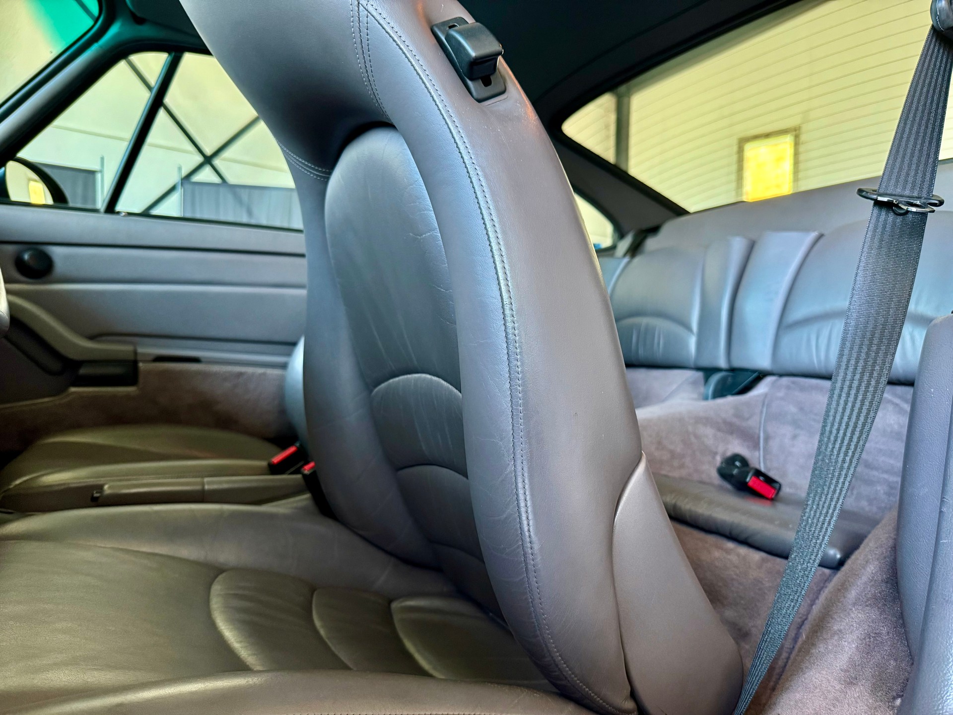 PORSCHE 911 Carrera 3.6 Coupé-image-15