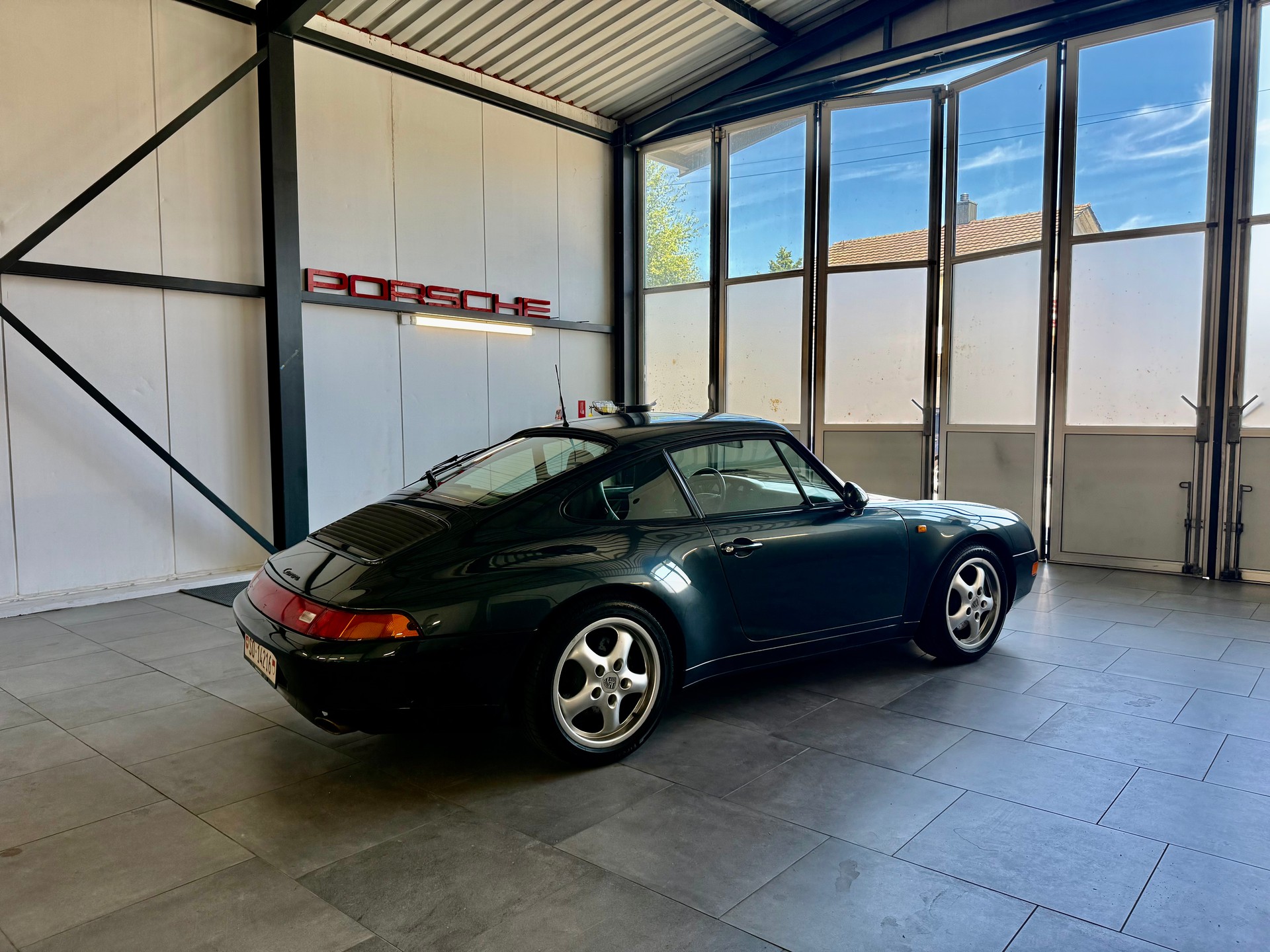 PORSCHE 911 Carrera 3.6 Coupé-image-3