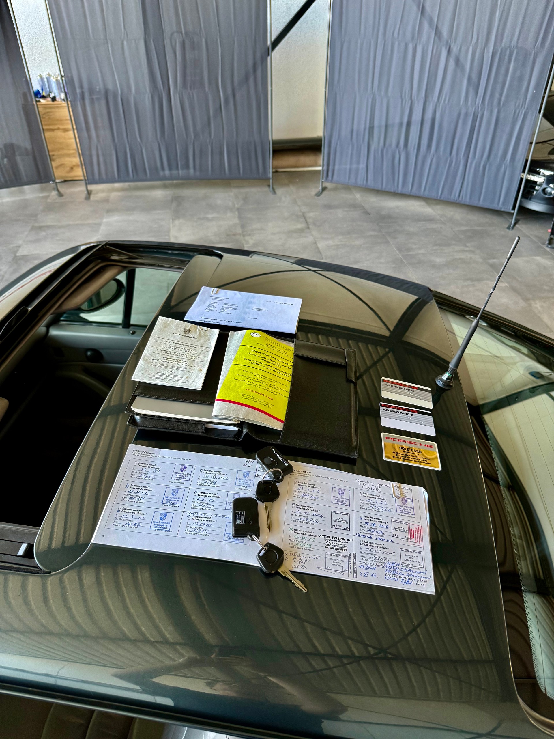 PORSCHE 911 Carrera 3.6 Coupé-image-5