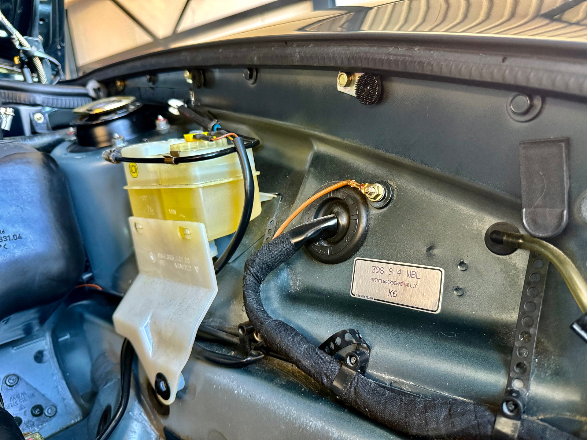 PORSCHE 911 Carrera 3.6 Coupé-image-8