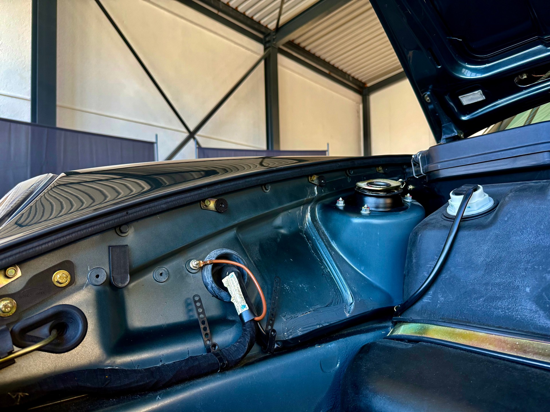 PORSCHE 911 Carrera 3.6 Coupé-image-9