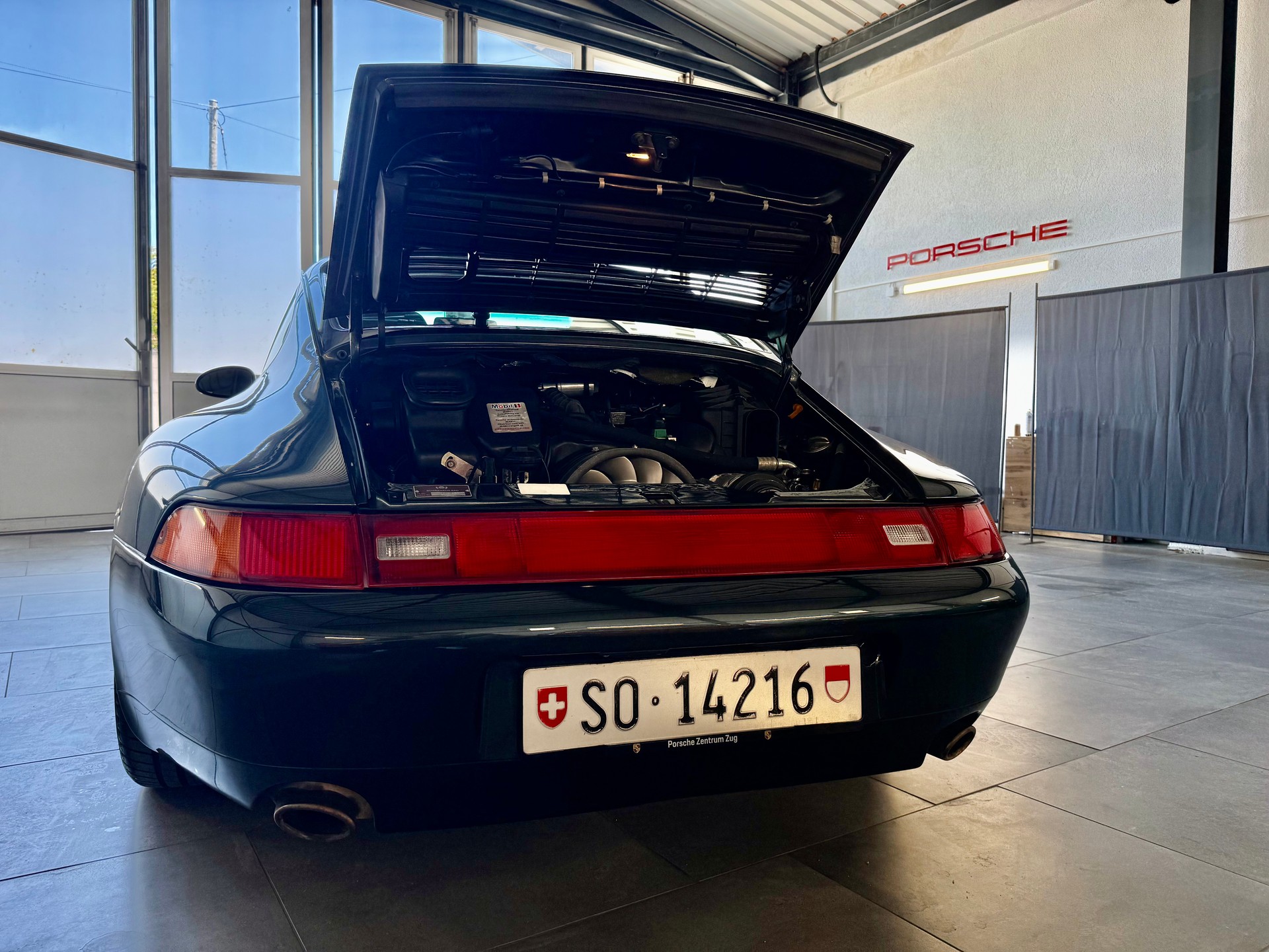 PORSCHE 911 Carrera 3.6 Coupé-image-10