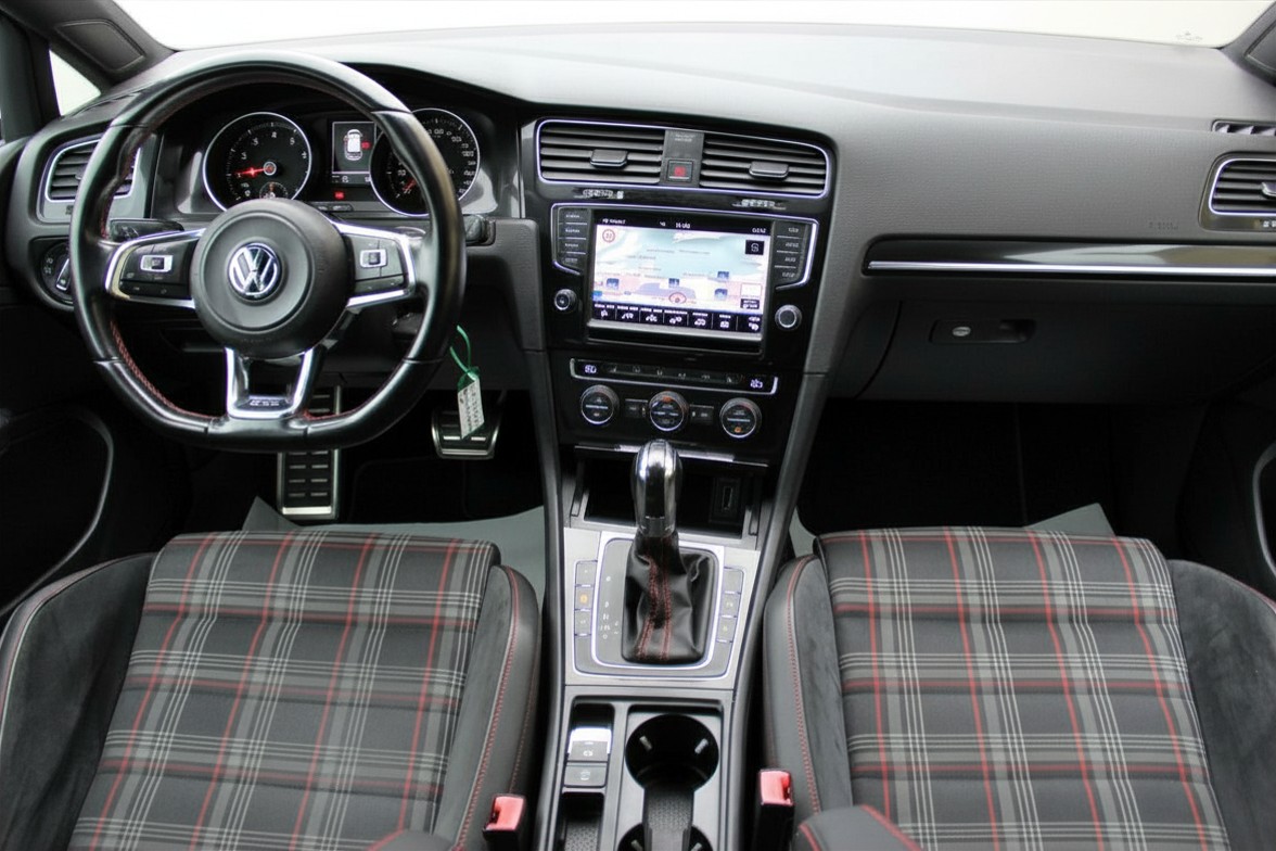 VW Golf 2.0 TSI GTI Performance DSG-image-10