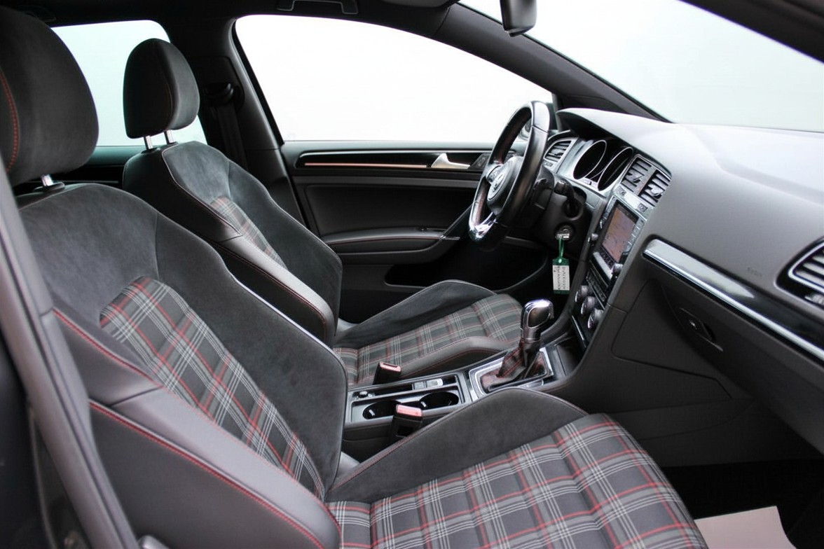 VW Golf 2.0 TSI GTI Performance DSG-image-13