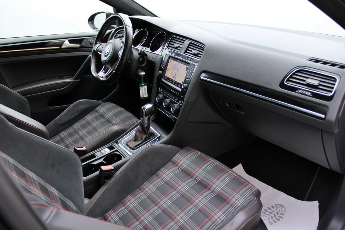 VW Golf 2.0 TSI GTI Performance DSG-image-12