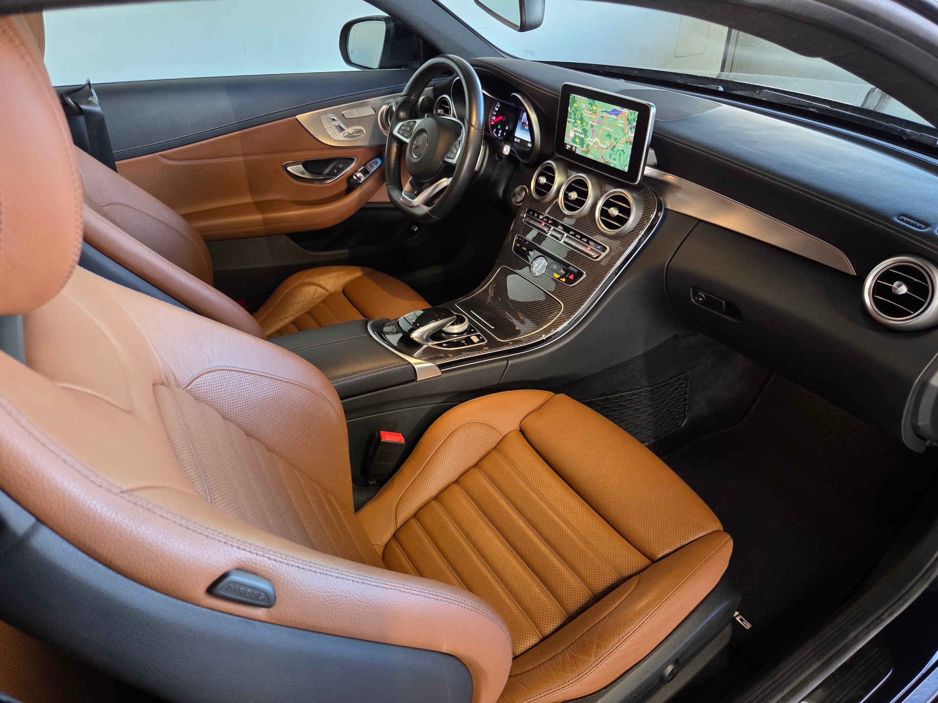 MERCEDES-BENZ C 300 Coupé AMG Line-image-13