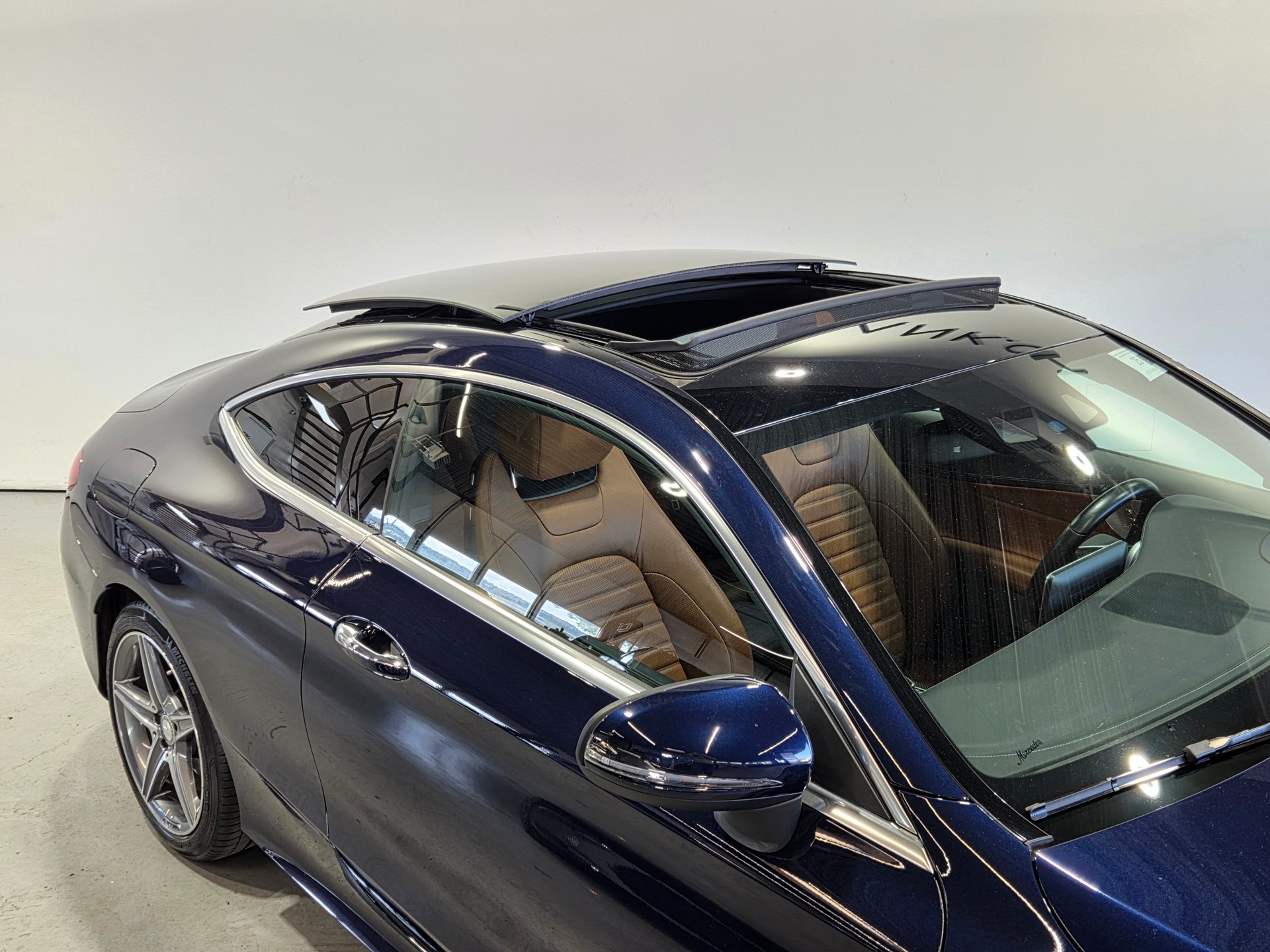 MERCEDES-BENZ C 300 Coupé AMG Line-image-9