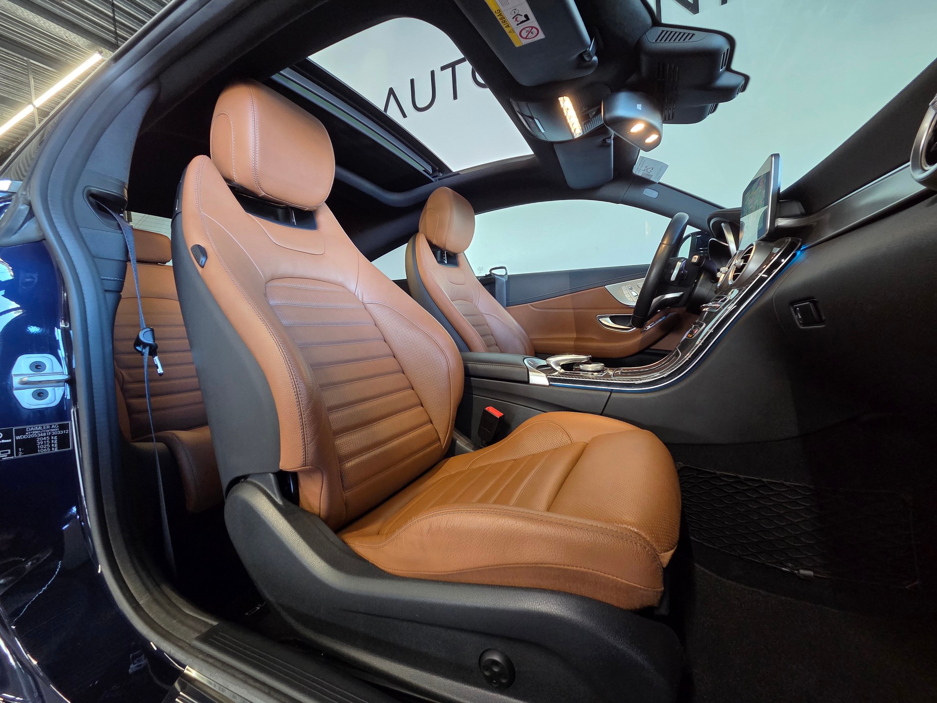 MERCEDES-BENZ C 300 Coupé AMG Line-image-4