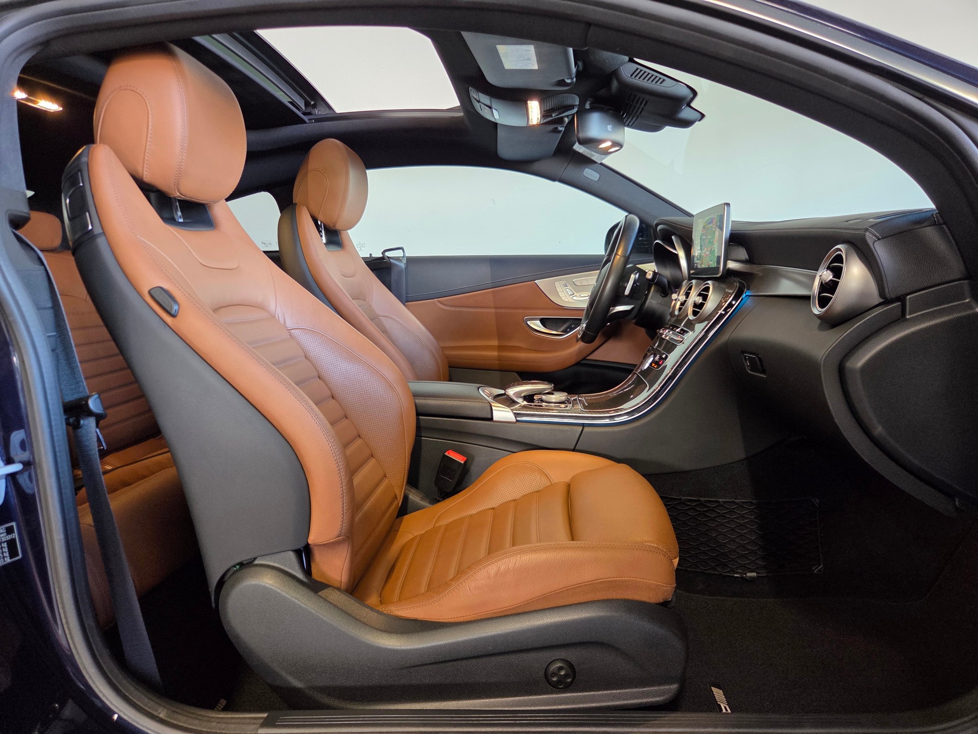 MERCEDES-BENZ C 300 Coupé AMG Line-image-19