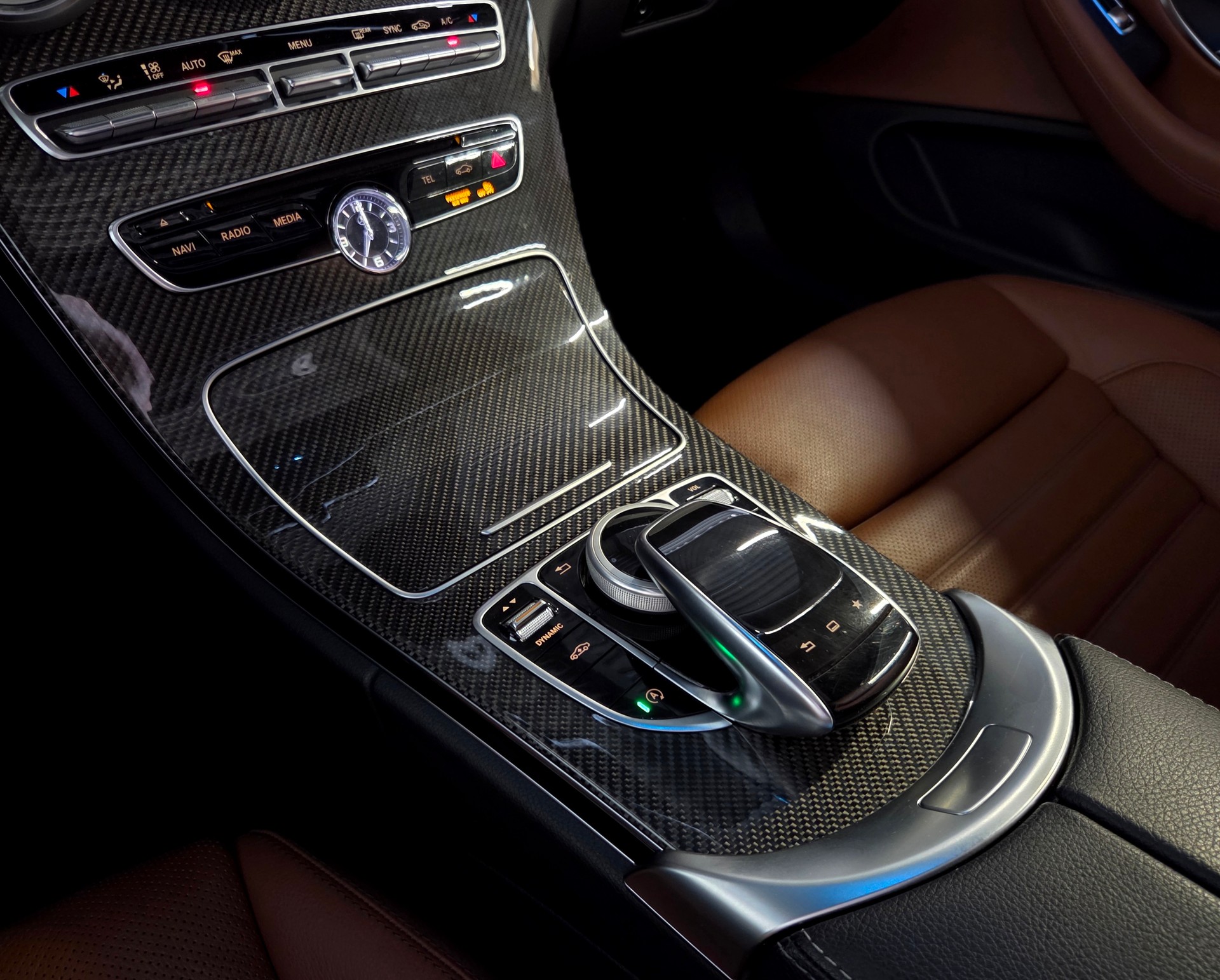 MERCEDES-BENZ C 300 Coupé AMG Line-image-14