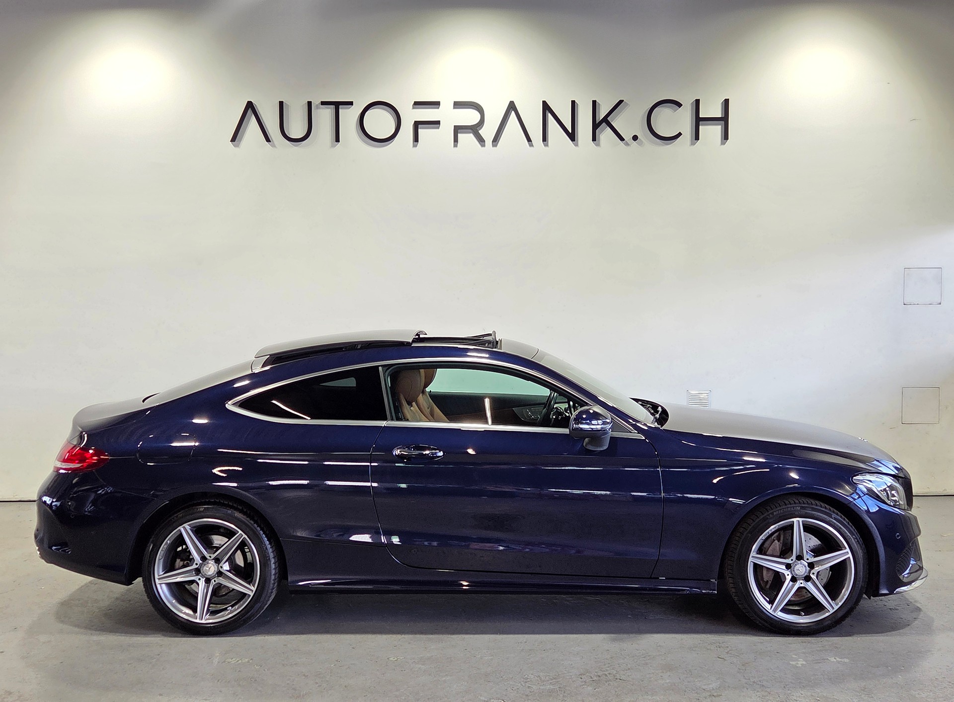 MERCEDES-BENZ C 300 Coupé AMG Line-showroom-element-1
