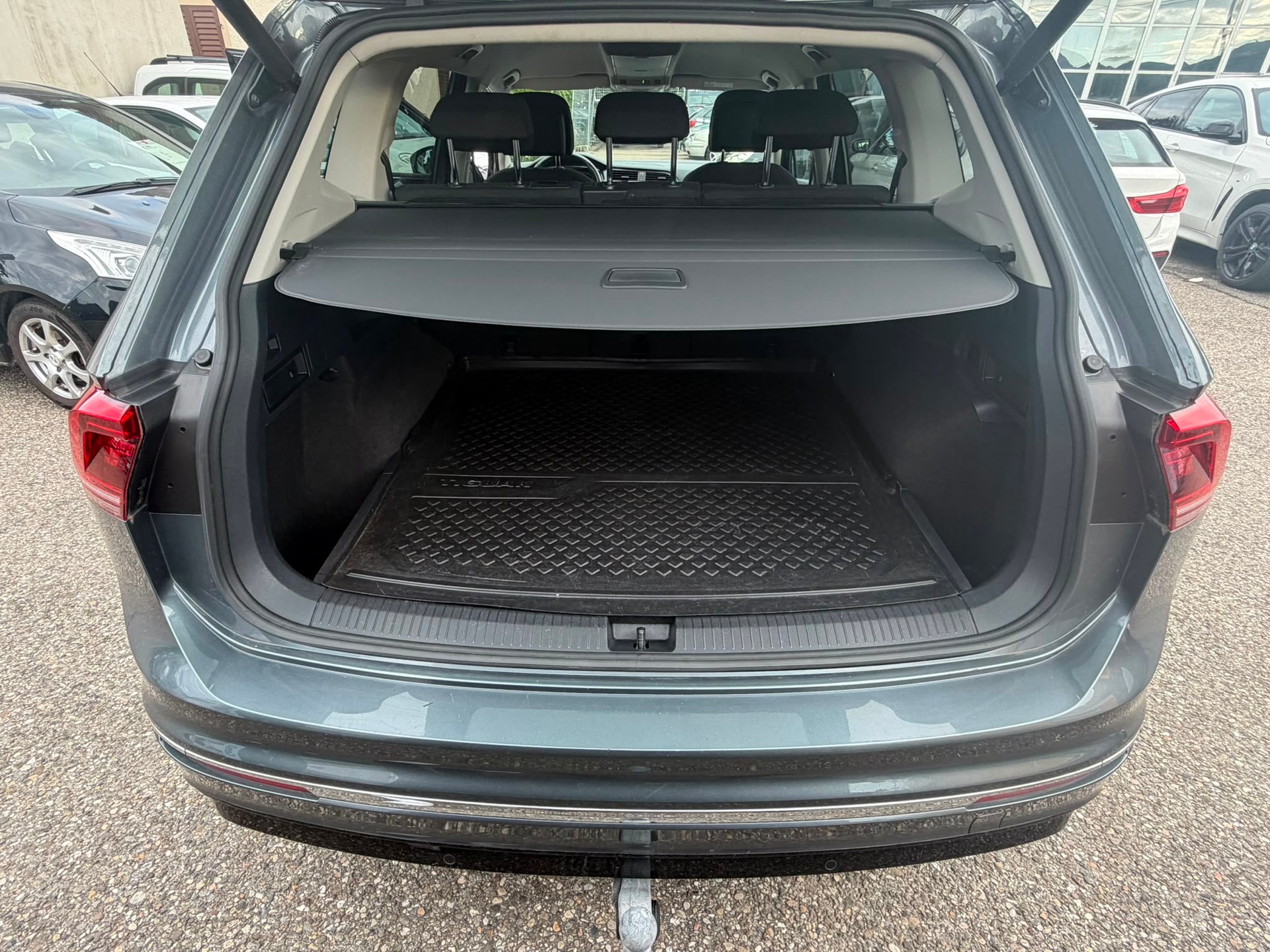 VW Tiguan Allspace 2.0 TDI SCR R-Line 4Motion DSG-image-8