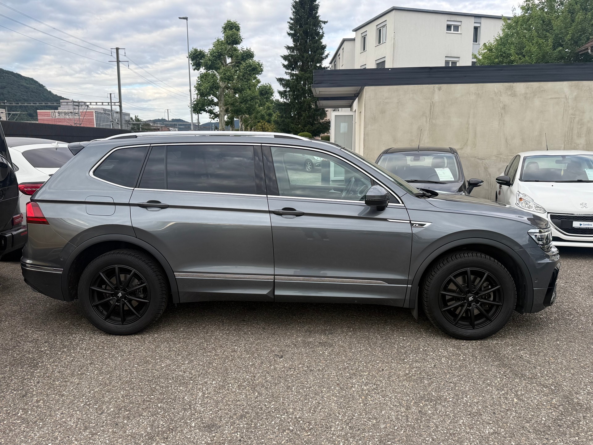 VW Tiguan Allspace 2.0 TDI SCR R-Line 4Motion DSG-image-4