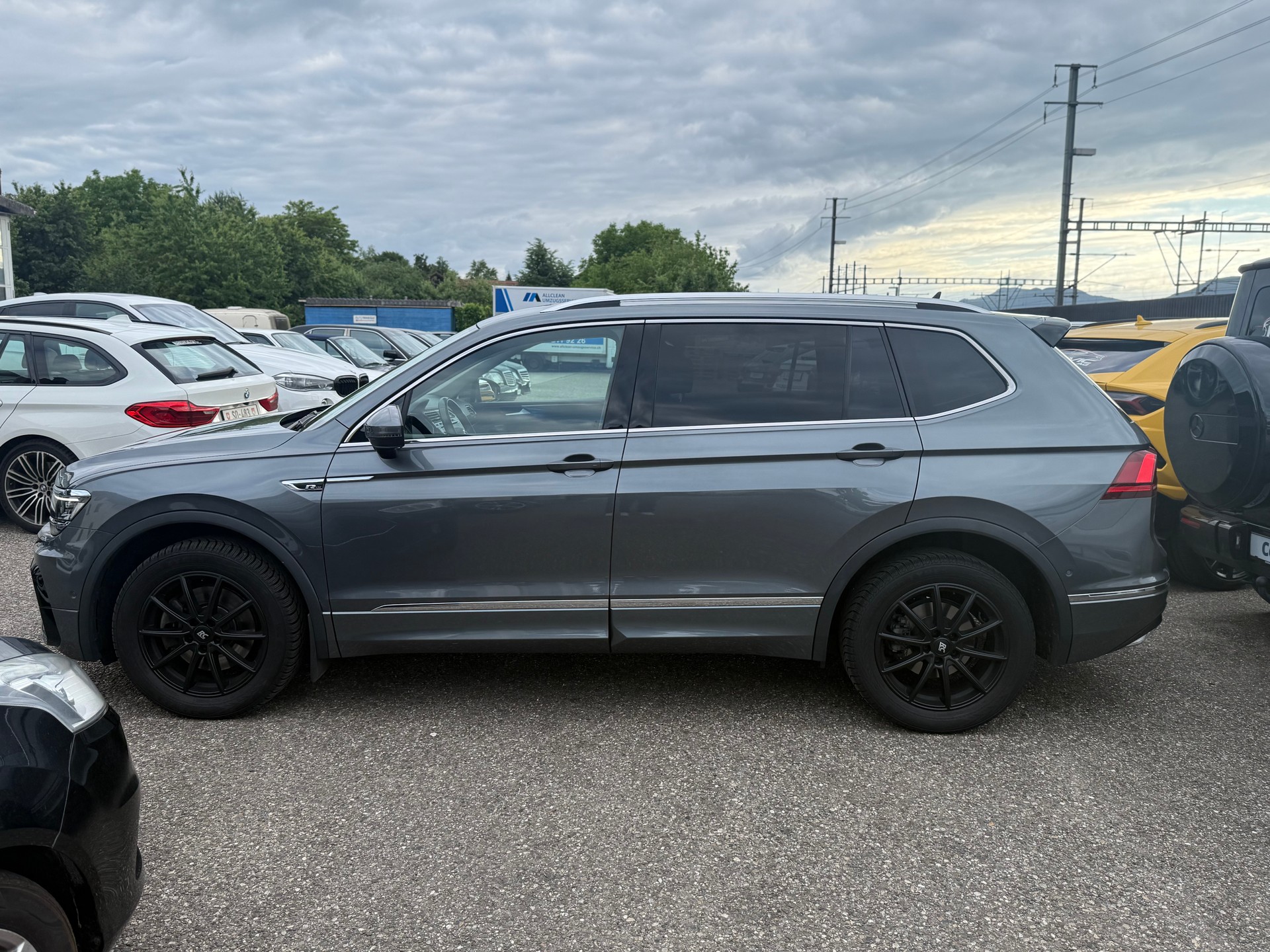 VW Tiguan Allspace 2.0 TDI SCR R-Line 4Motion DSG-image-5