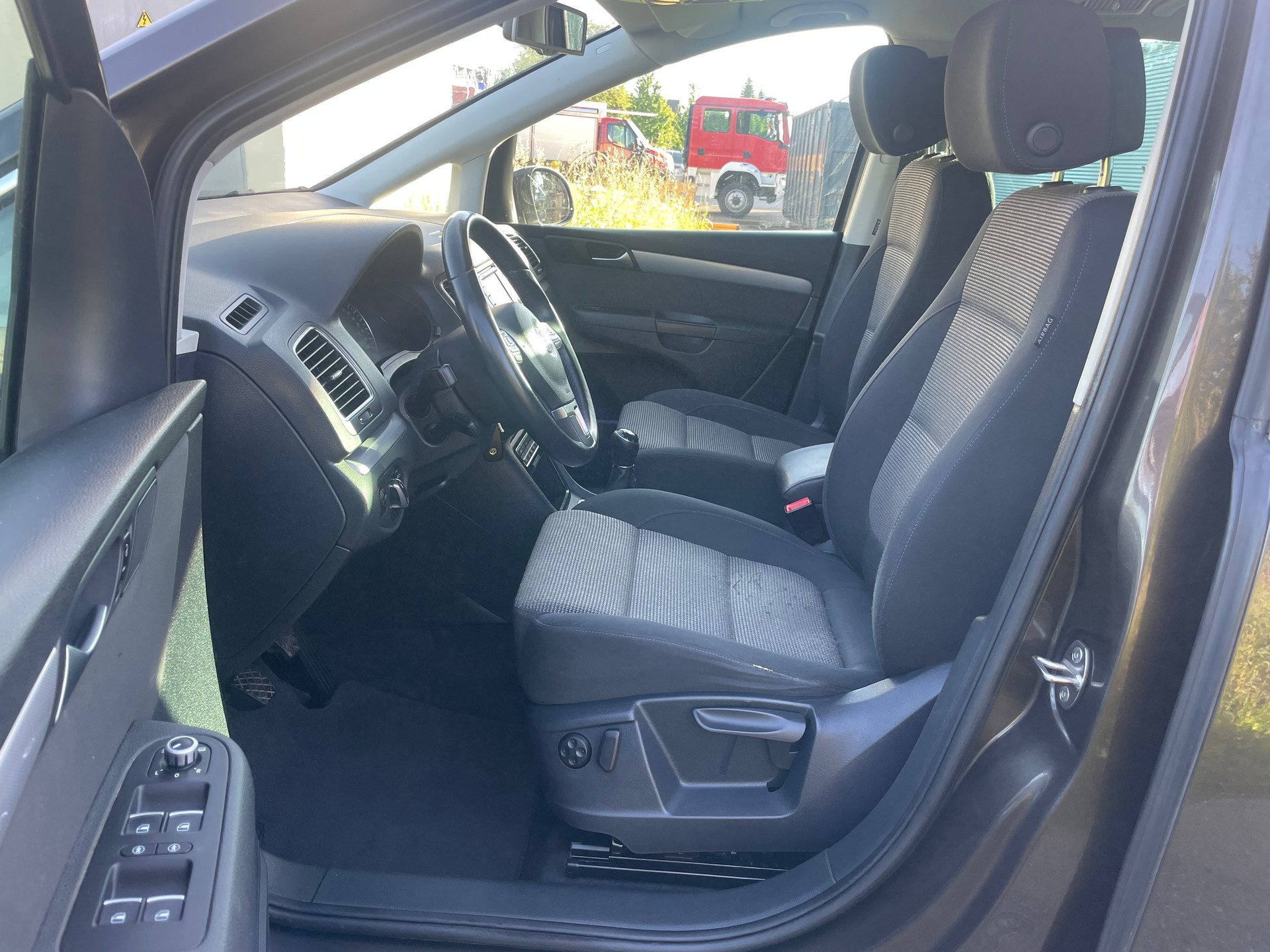 VW Sharan 2.0 TDI BlueMotion Technology 65th Edition-image-6