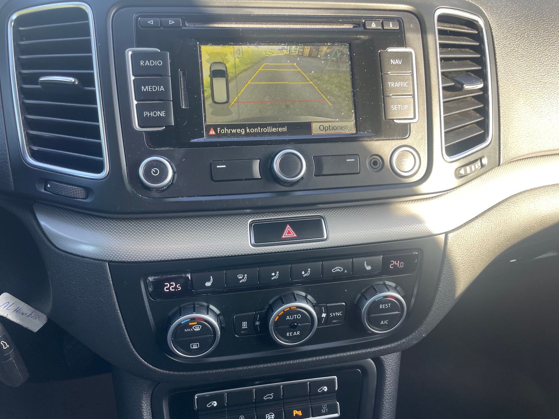 VW Sharan 2.0 TDI BlueMotion Technology 65th Edition-image-13