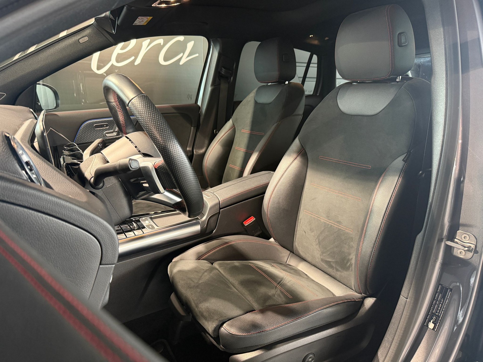 MERCEDES-BENZ GLA 200 AMG Line 7G-DCT-showroom-element-3