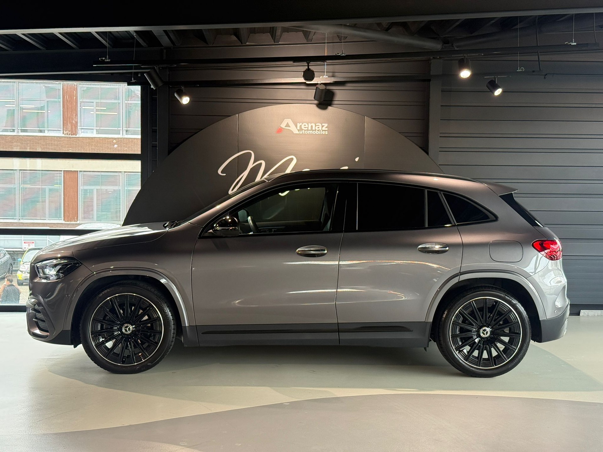 MERCEDES-BENZ GLA 200 AMG Line 7G-DCT-showroom-element-1