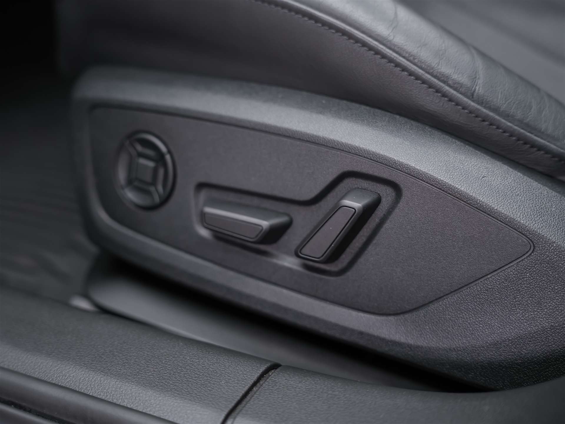 AUDI A6 Avant 45 TFSI S-Line advanced S-tronic quattro *Matrix-LED*Panorama*B&O*Ambientebeleuchtung*-image-30