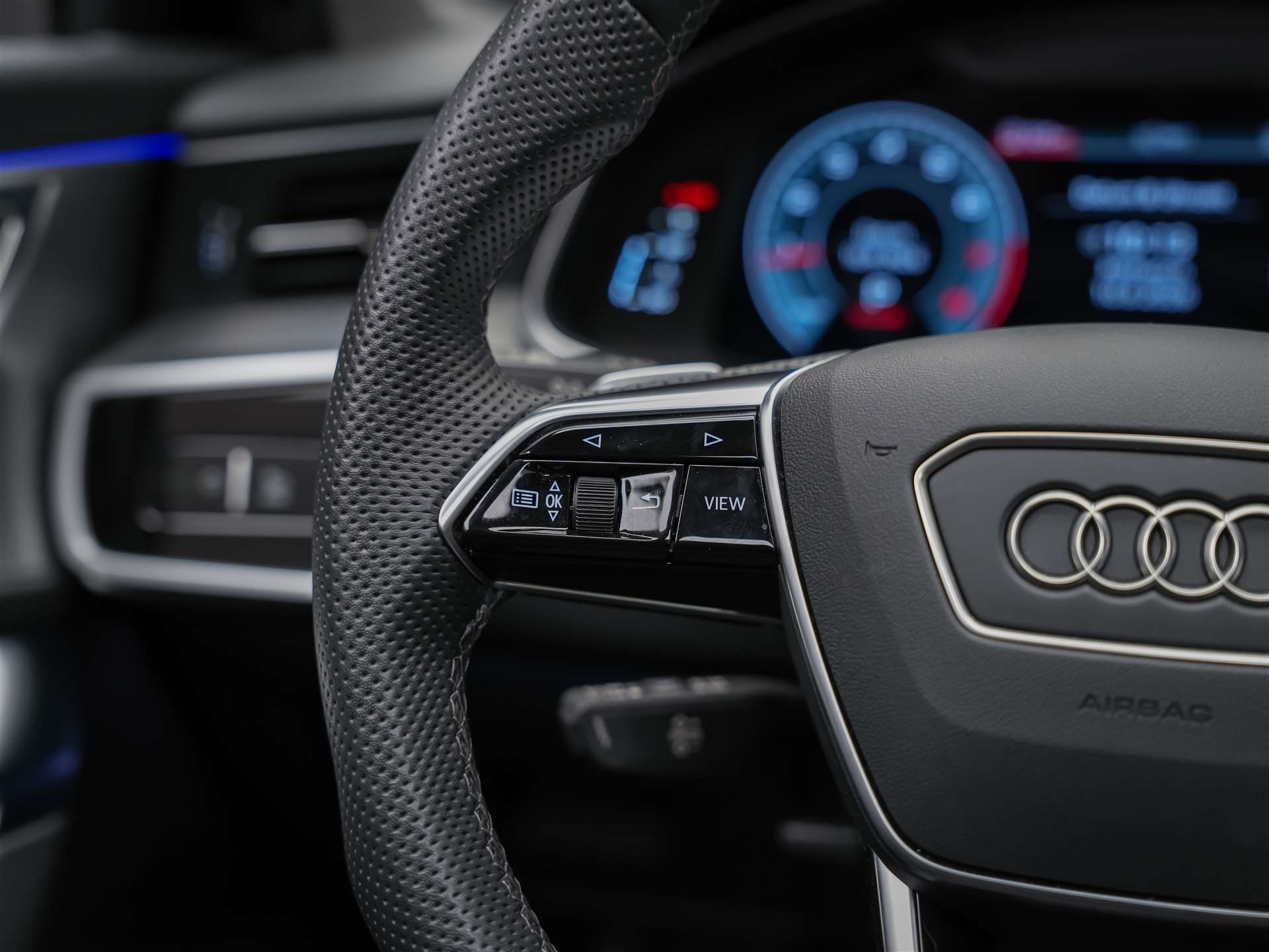 AUDI A6 Avant 45 TFSI S-Line advanced S-tronic quattro *Matrix-LED*Panorama*B&O*Ambientebeleuchtung*-image-32
