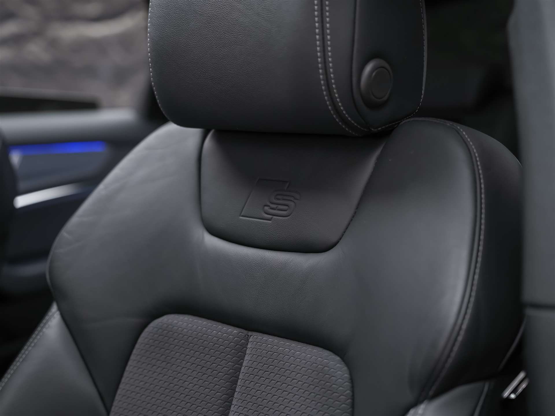 AUDI A6 Avant 45 TFSI S-Line advanced S-tronic quattro *Matrix-LED*Panorama*B&O*Ambientebeleuchtung*-image-11