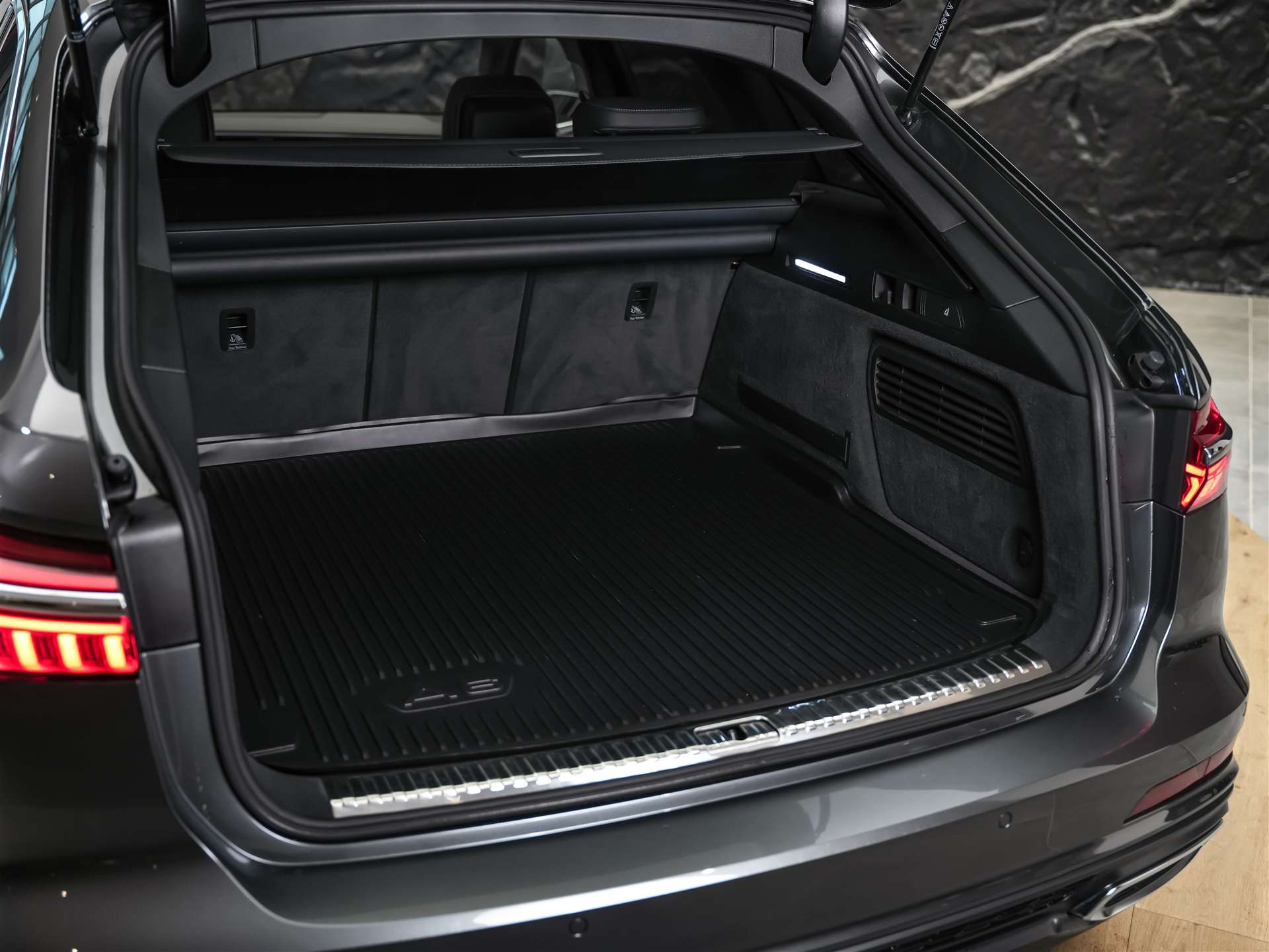 AUDI A6 Avant 45 TFSI S-Line advanced S-tronic quattro *Matrix-LED*Panorama*B&O*Ambientebeleuchtung*-image-42