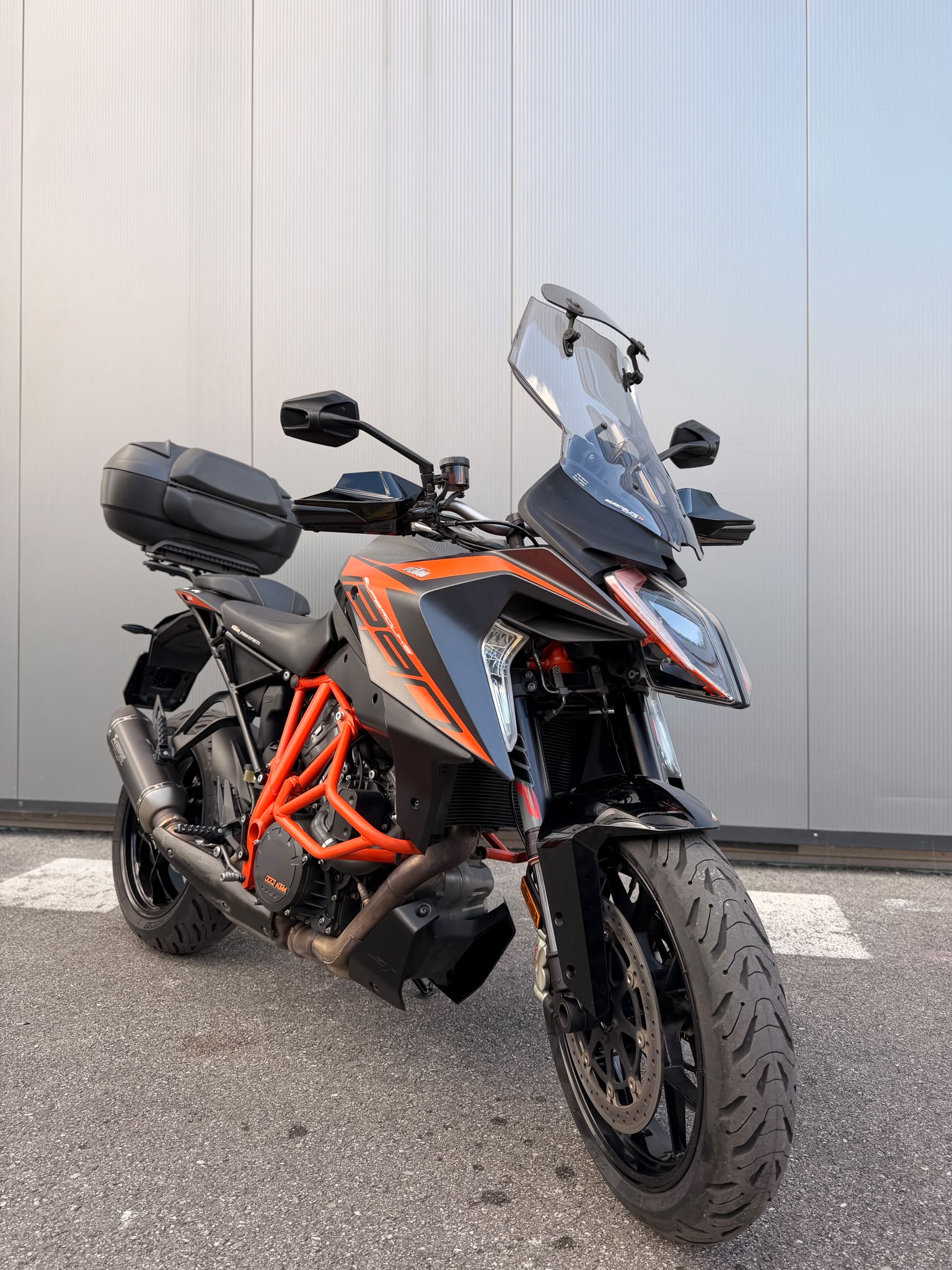 KTM 1290 Super Duke GT 2019-image-1