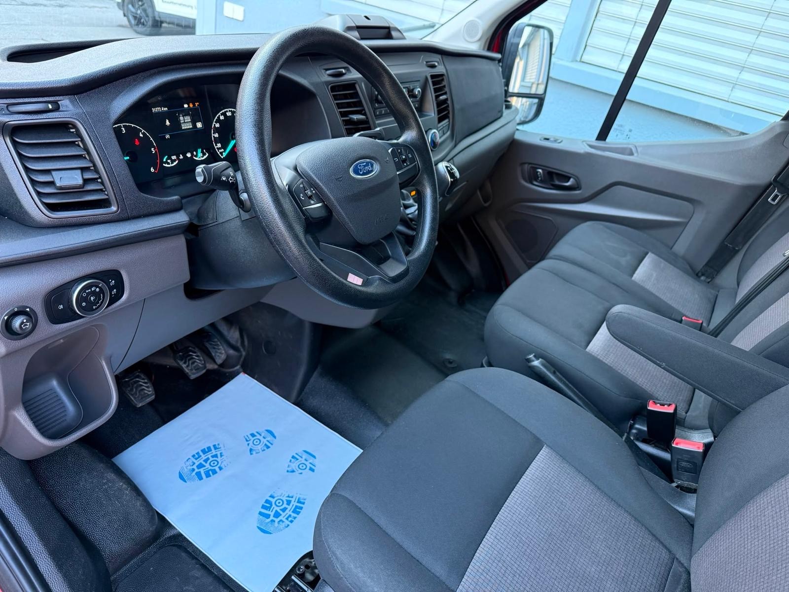 FORD Transit 350 L2 Trend 2.0 TDCi 130 FWD-image-9