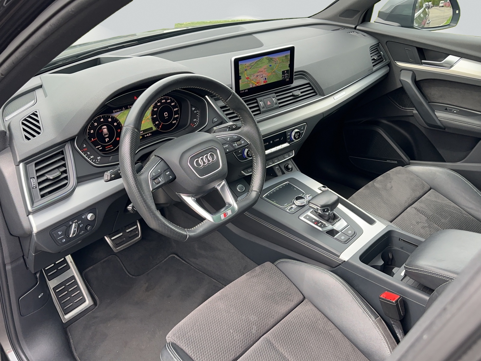 AUDI Q5 45 TFSI sport quattro S-tronic-image-4