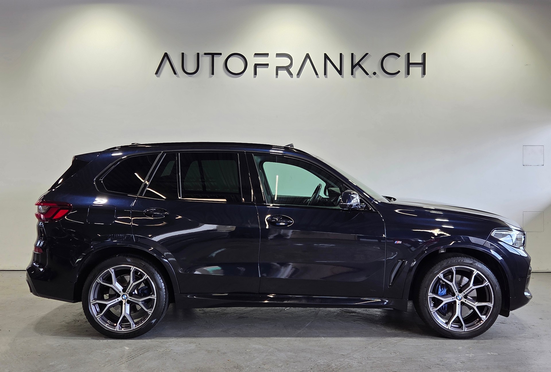 BMW X5 30d xDrive M-Sport-showroom-element-1