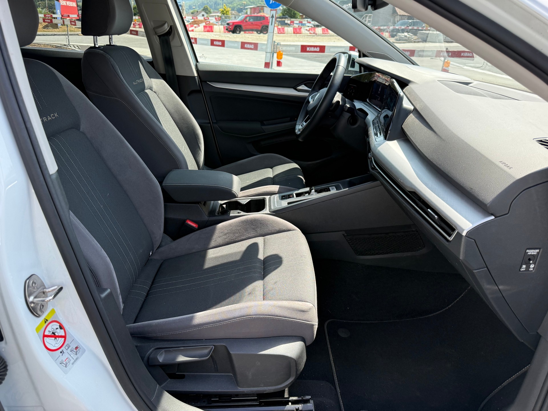 VW Golf 2.0 TDI Alltrack DSG 4Motion-image-11
