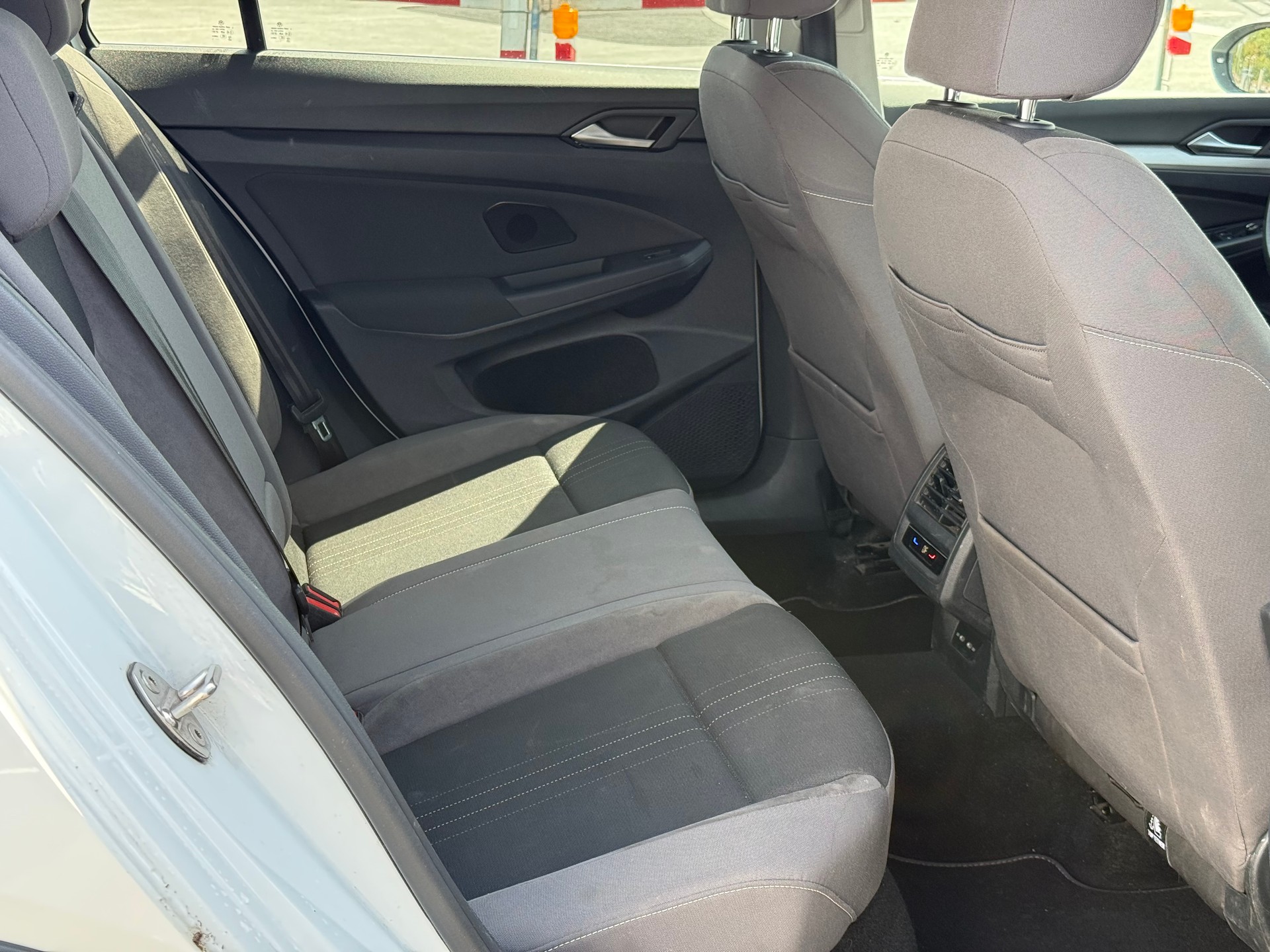 VW Golf 2.0 TDI Alltrack DSG 4Motion-image-12