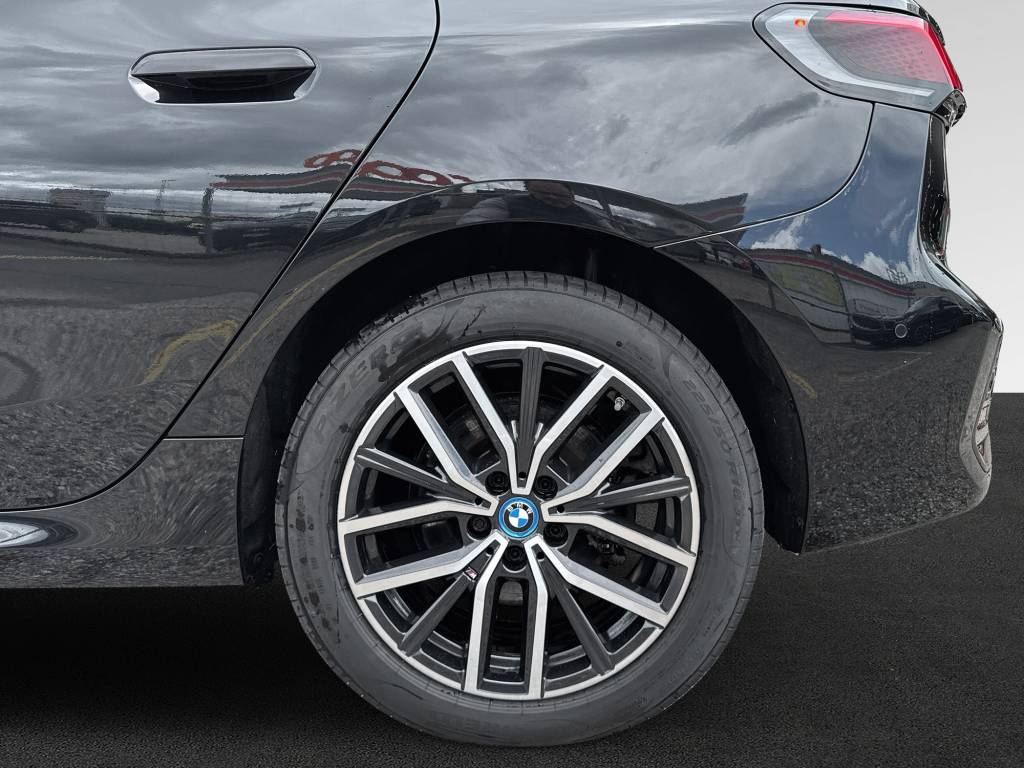 BMW 225e xDrive Active Tourer M Sport-image-9